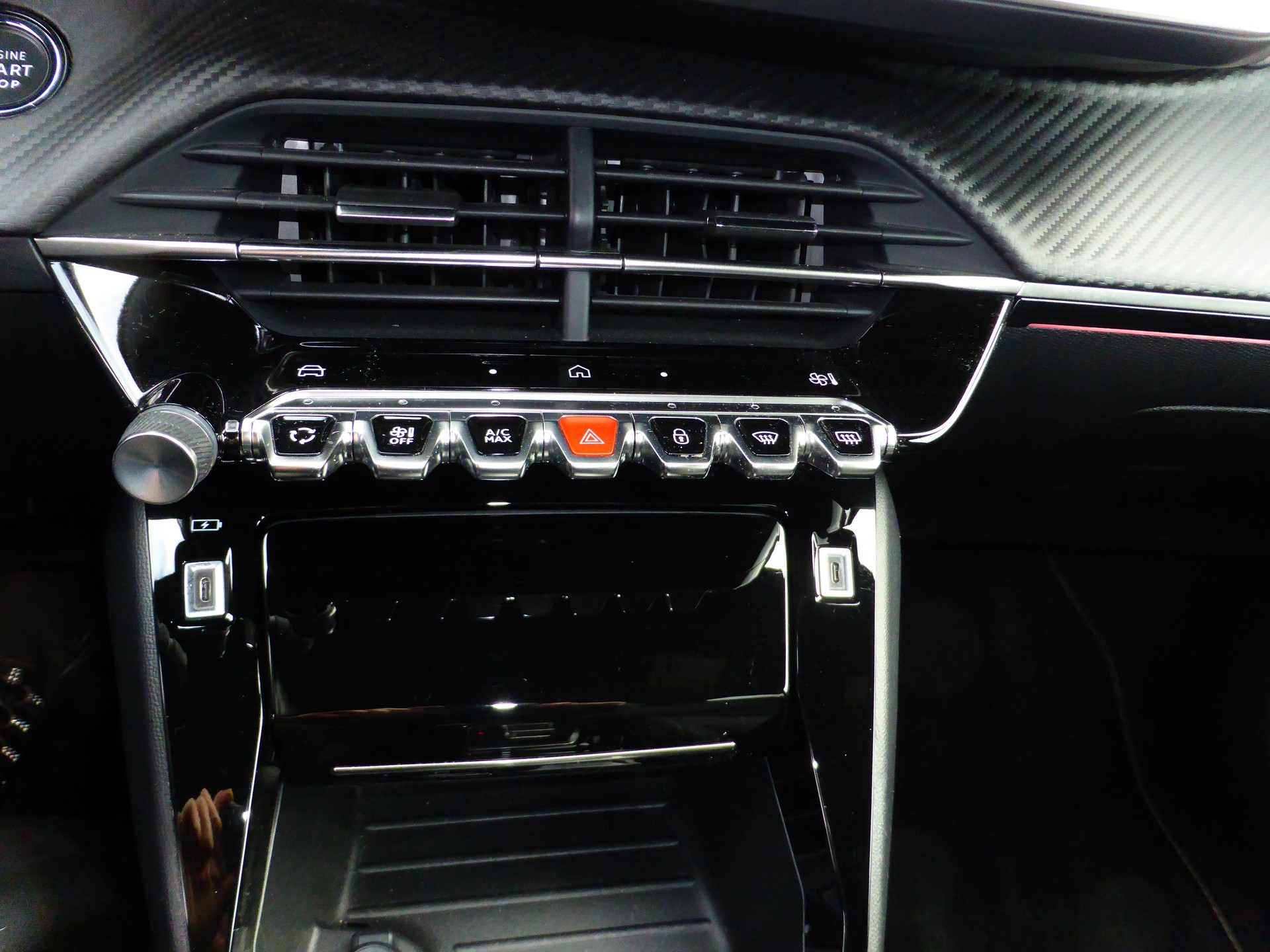 PEUGEOT 208 1.2 MHEV 145 GT-image-13