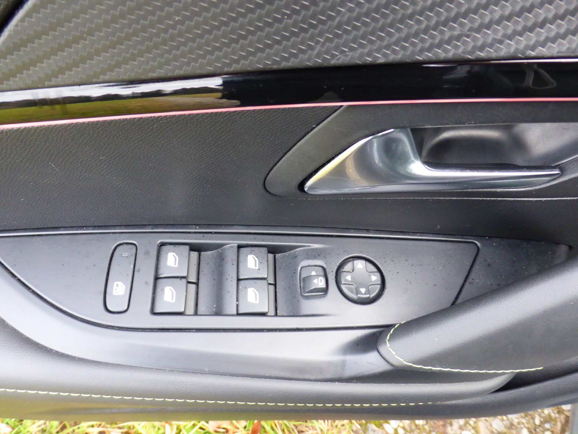 PEUGEOT 208 1.2 MHEV 145 GT-image-11