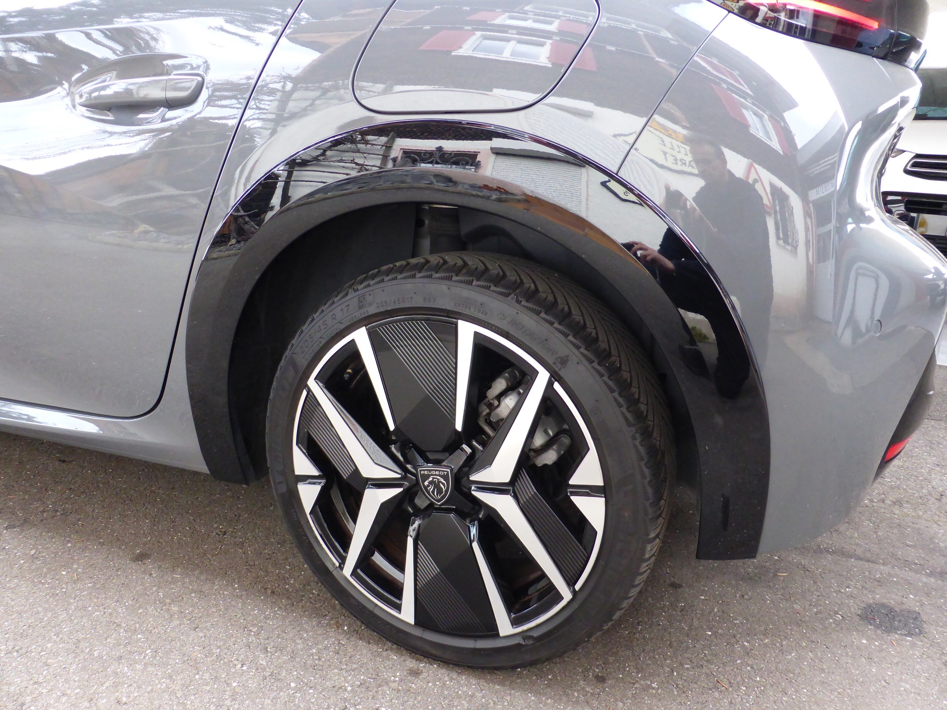 PEUGEOT 208 1.2 MHEV 145 GT-image-7