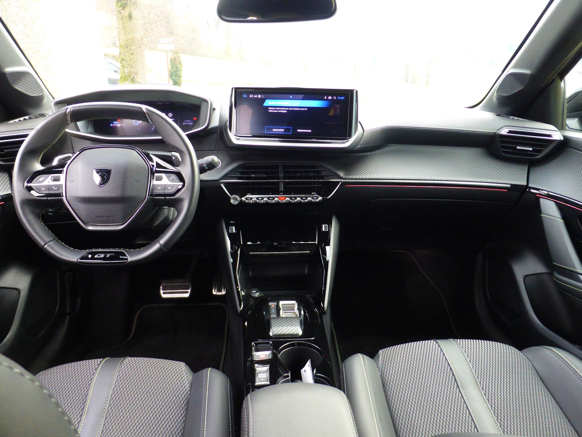 PEUGEOT 208 1.2 MHEV 145 GT-image-10