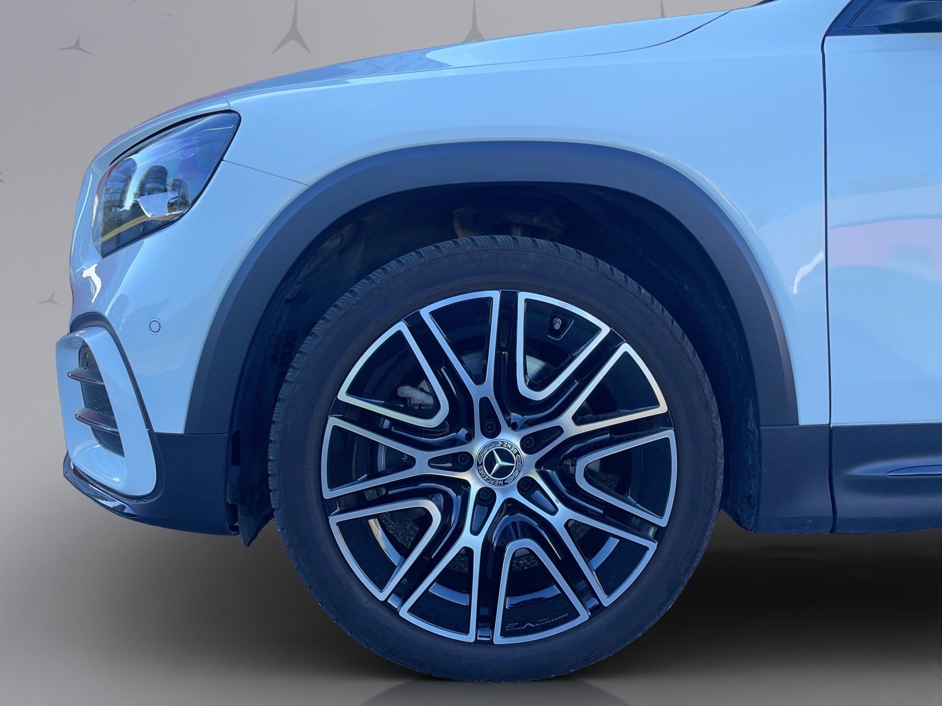 MERCEDES-BENZ GLB 220 AMG Line 4matic-image-2