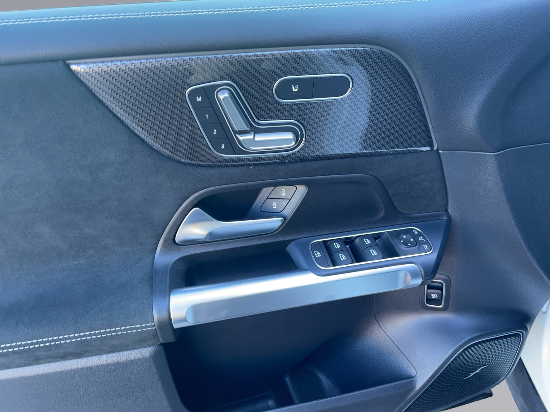MERCEDES-BENZ GLB 220 AMG Line 4matic-image-11