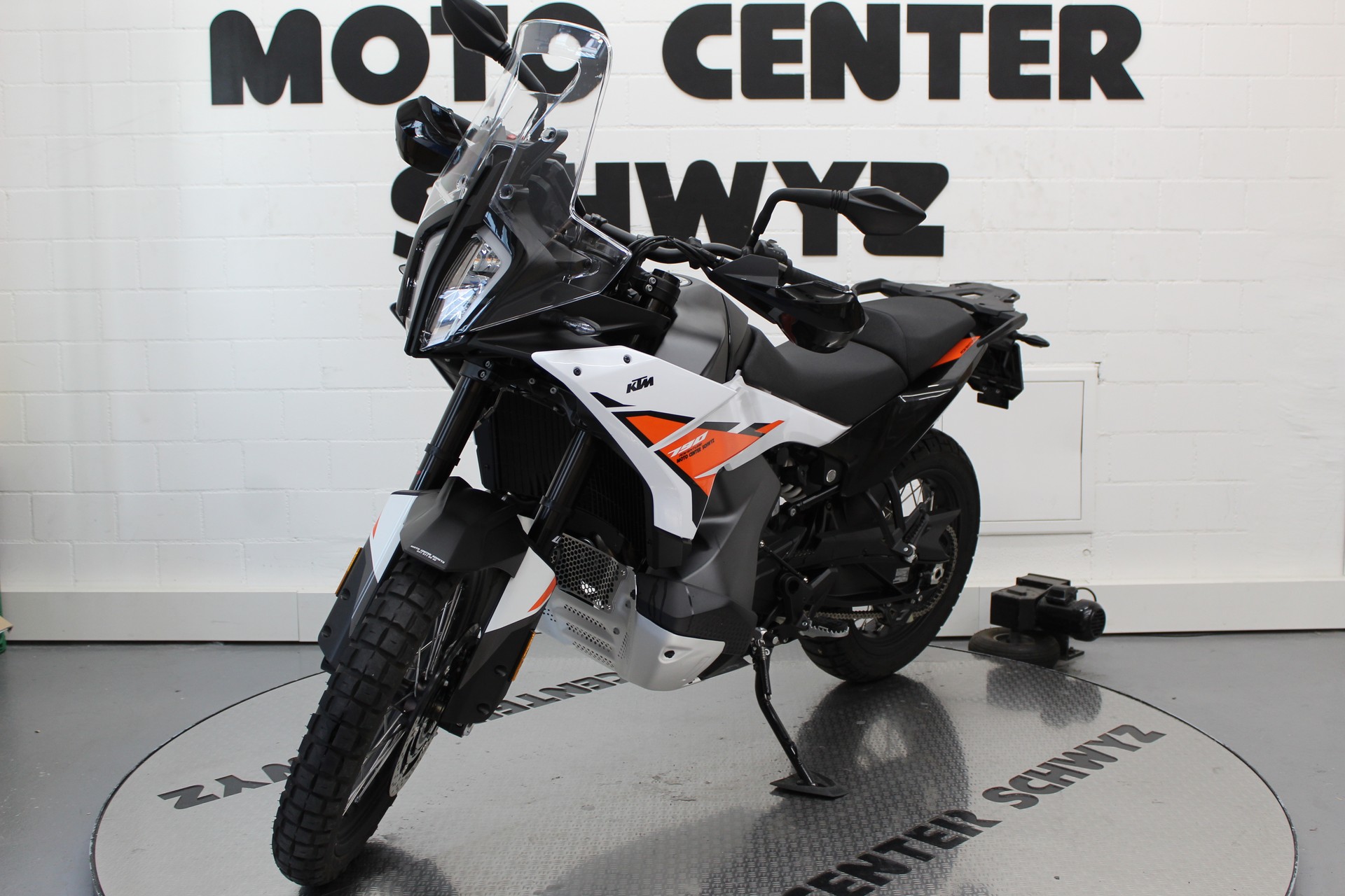 KTM 790 Adventure-showroom-element-3