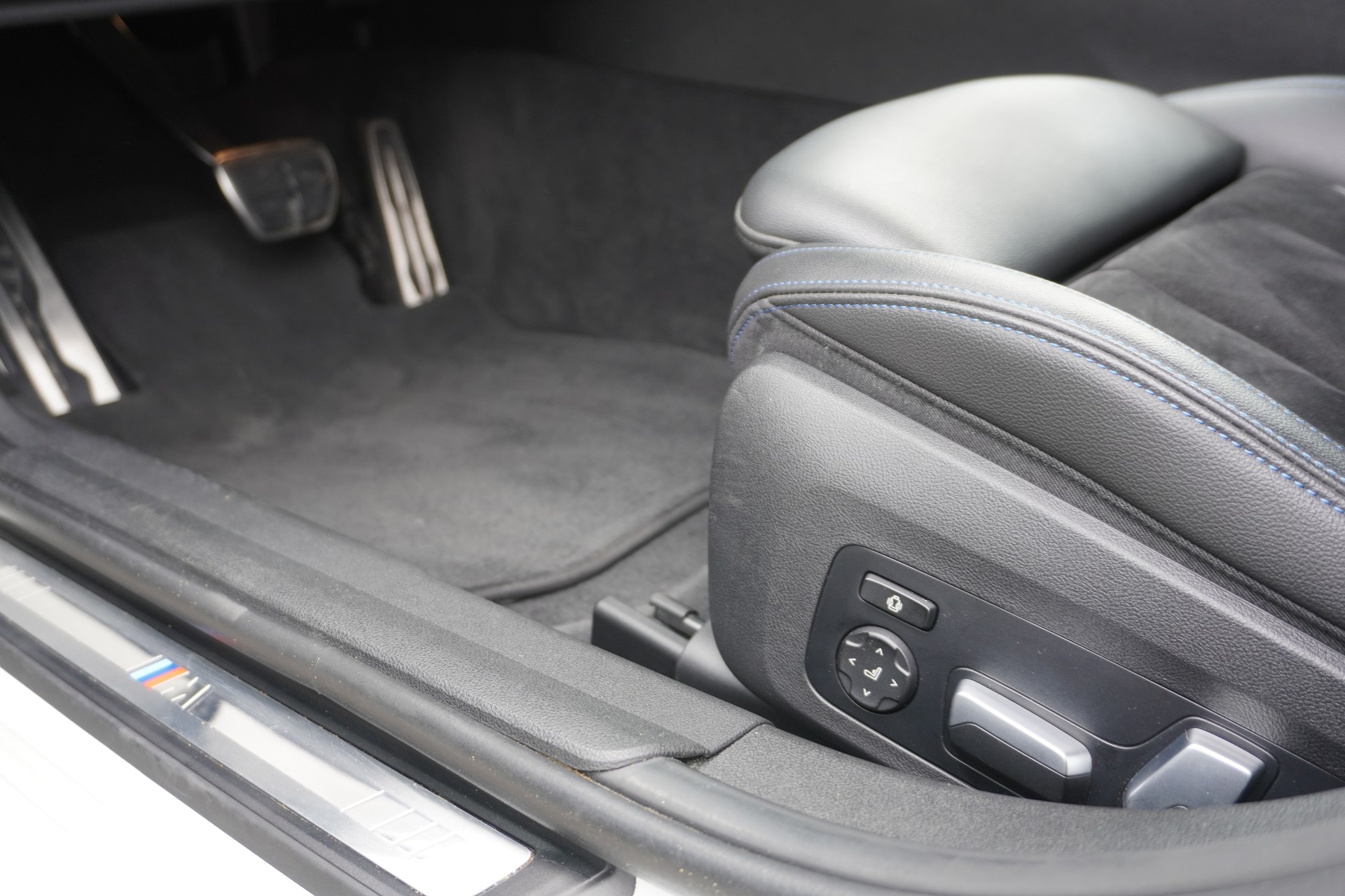 BMW 320d xDrive 48V Touring M Sport Steptronic-image-45