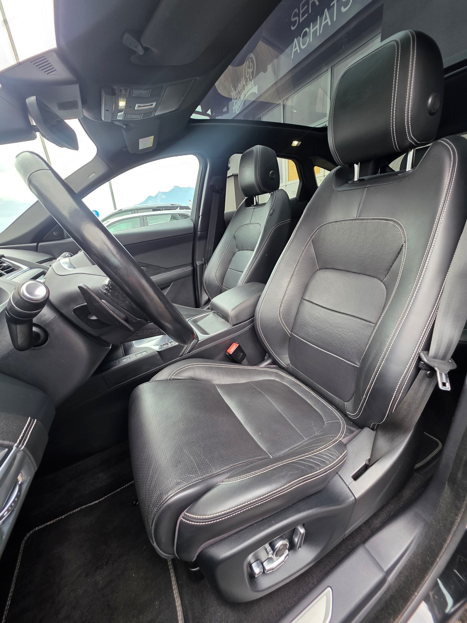 JAGUAR E-Pace 2.0d D240 R-Dynamic HSE AWD Automatik-image-11