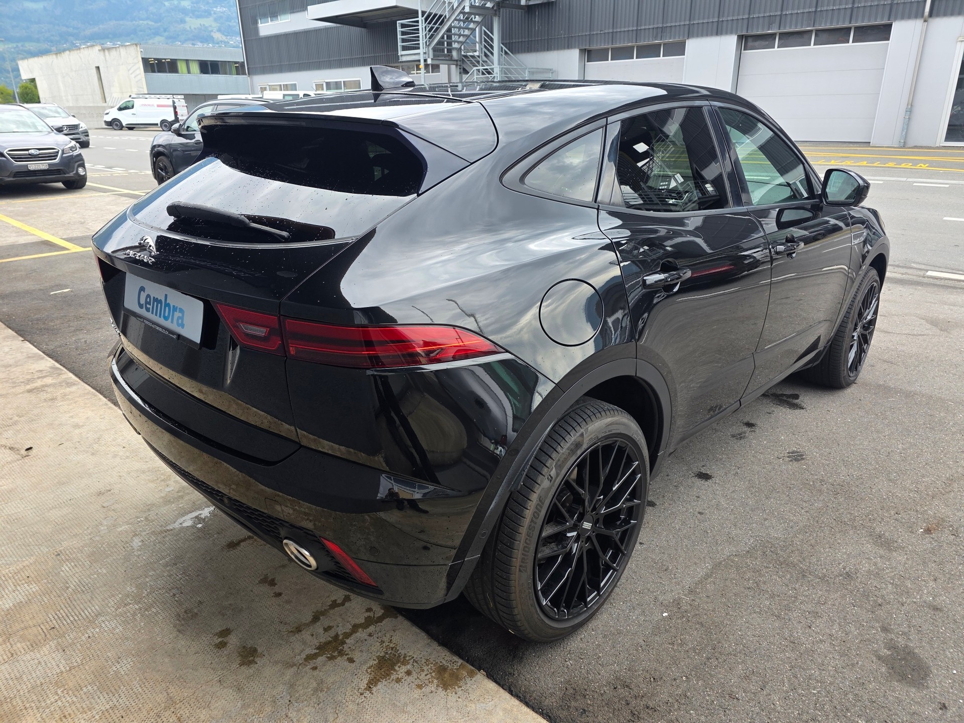 JAGUAR E-Pace 2.0d D240 R-Dynamic HSE AWD Automatik-image-4
