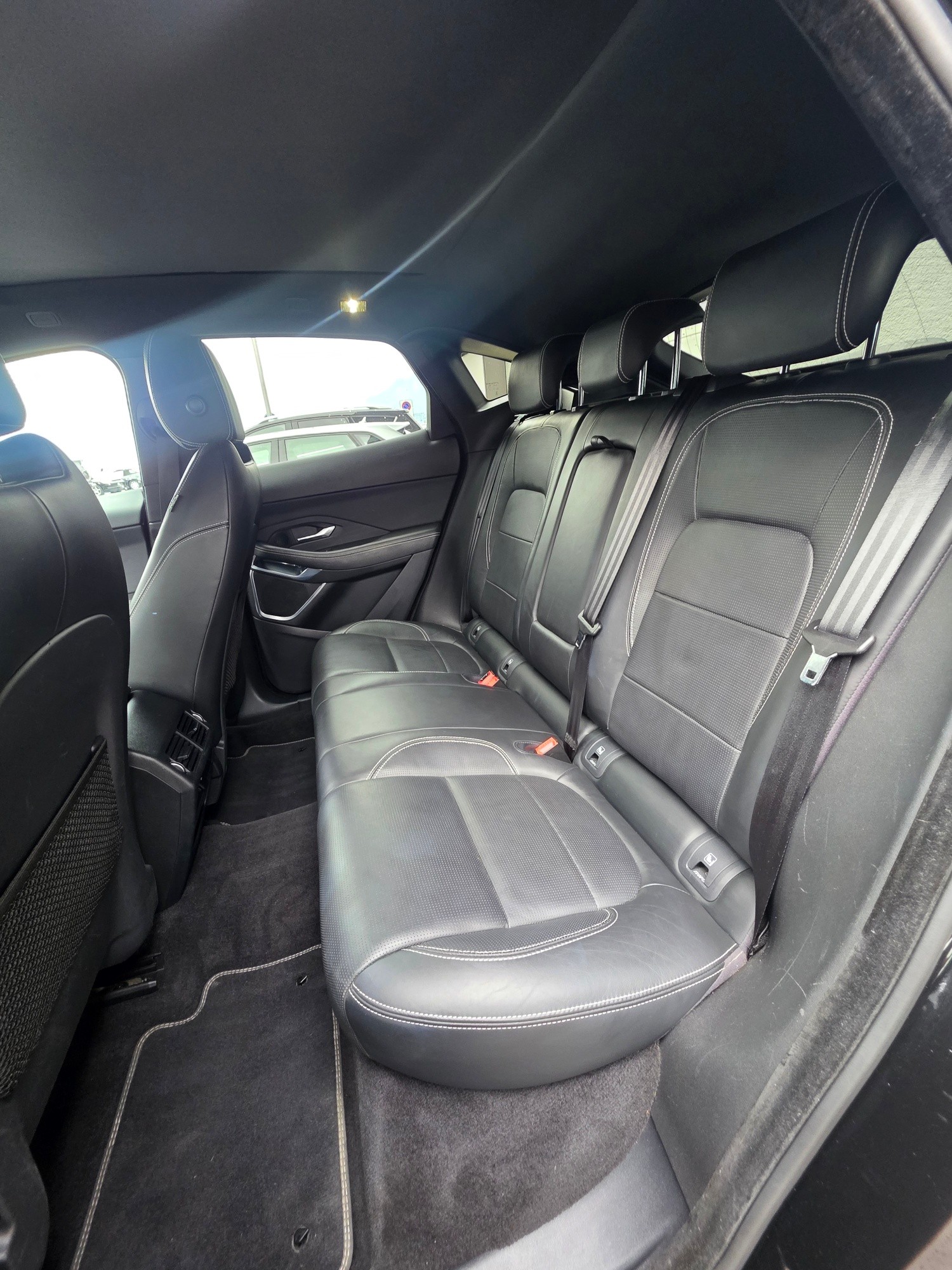 JAGUAR E-Pace 2.0d D240 R-Dynamic HSE AWD Automatik-image-13