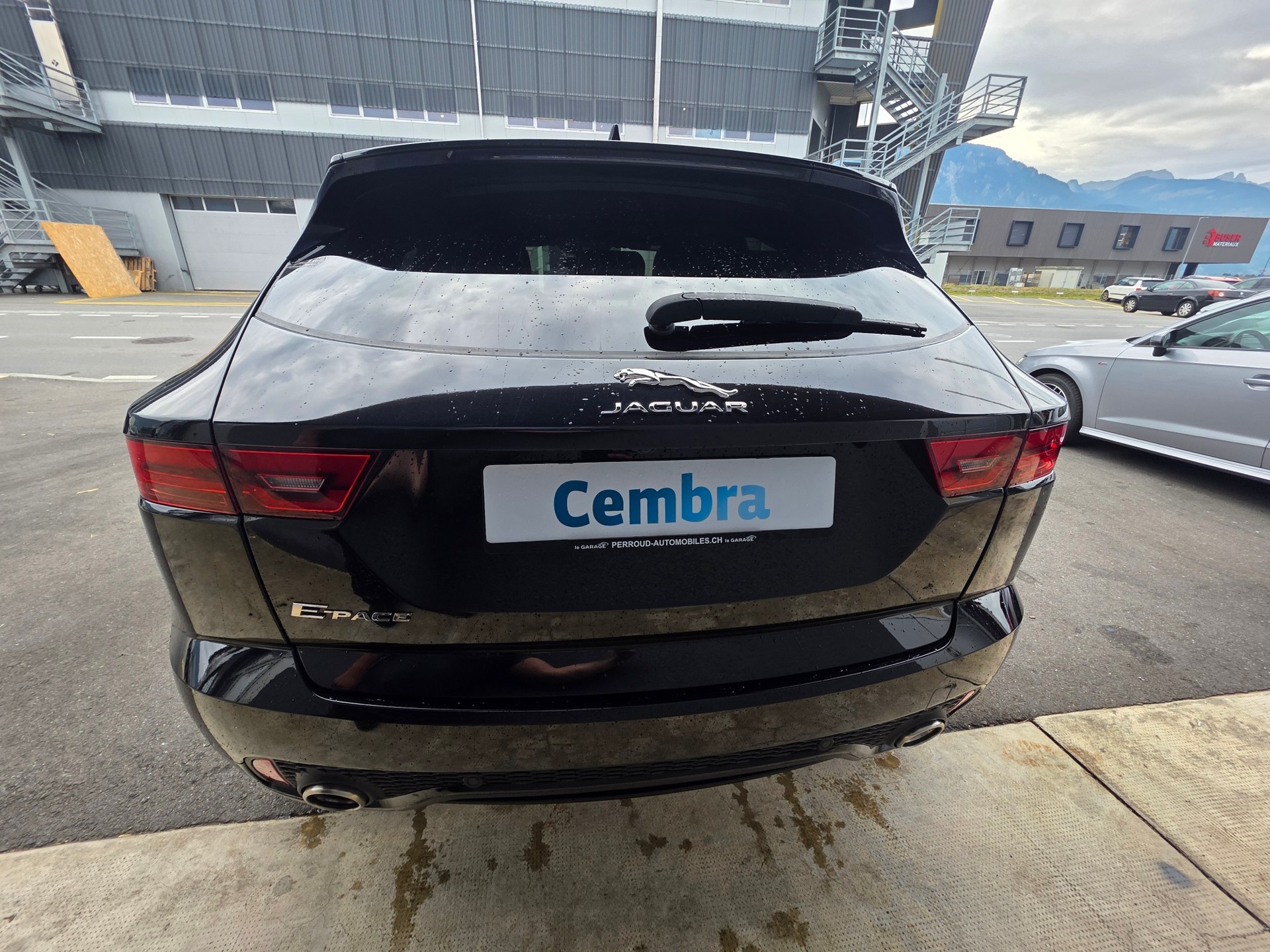 JAGUAR E-Pace 2.0d D240 R-Dynamic HSE AWD Automatik-image-3