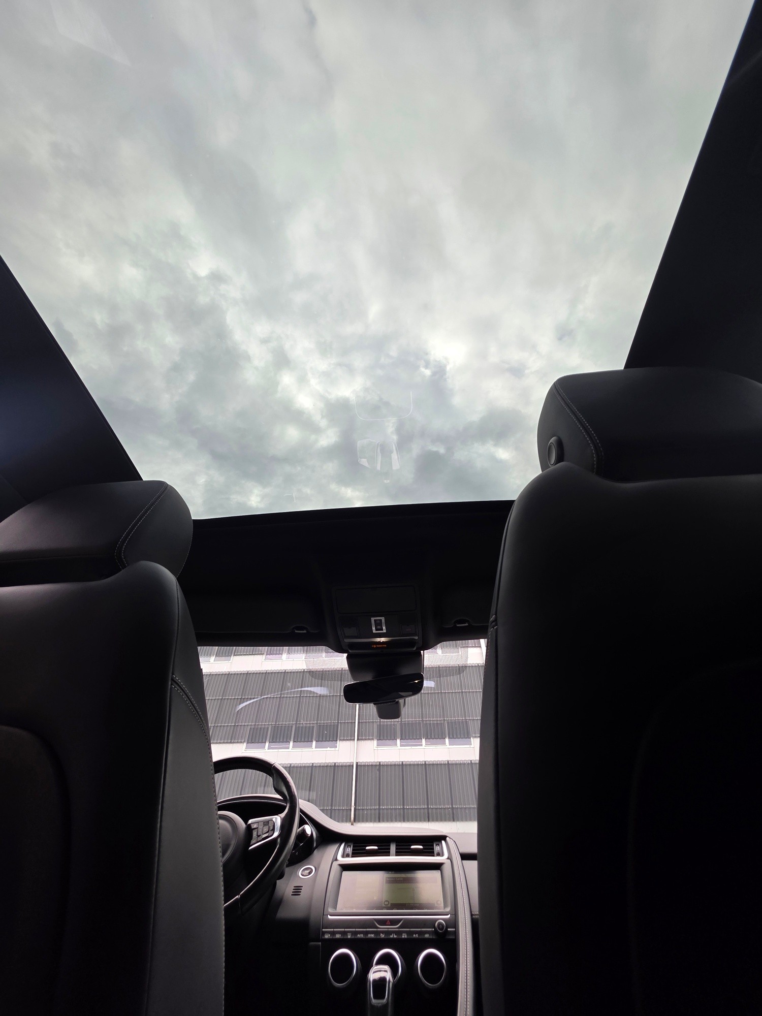 JAGUAR E-Pace 2.0d D240 R-Dynamic HSE AWD Automatik-image-12