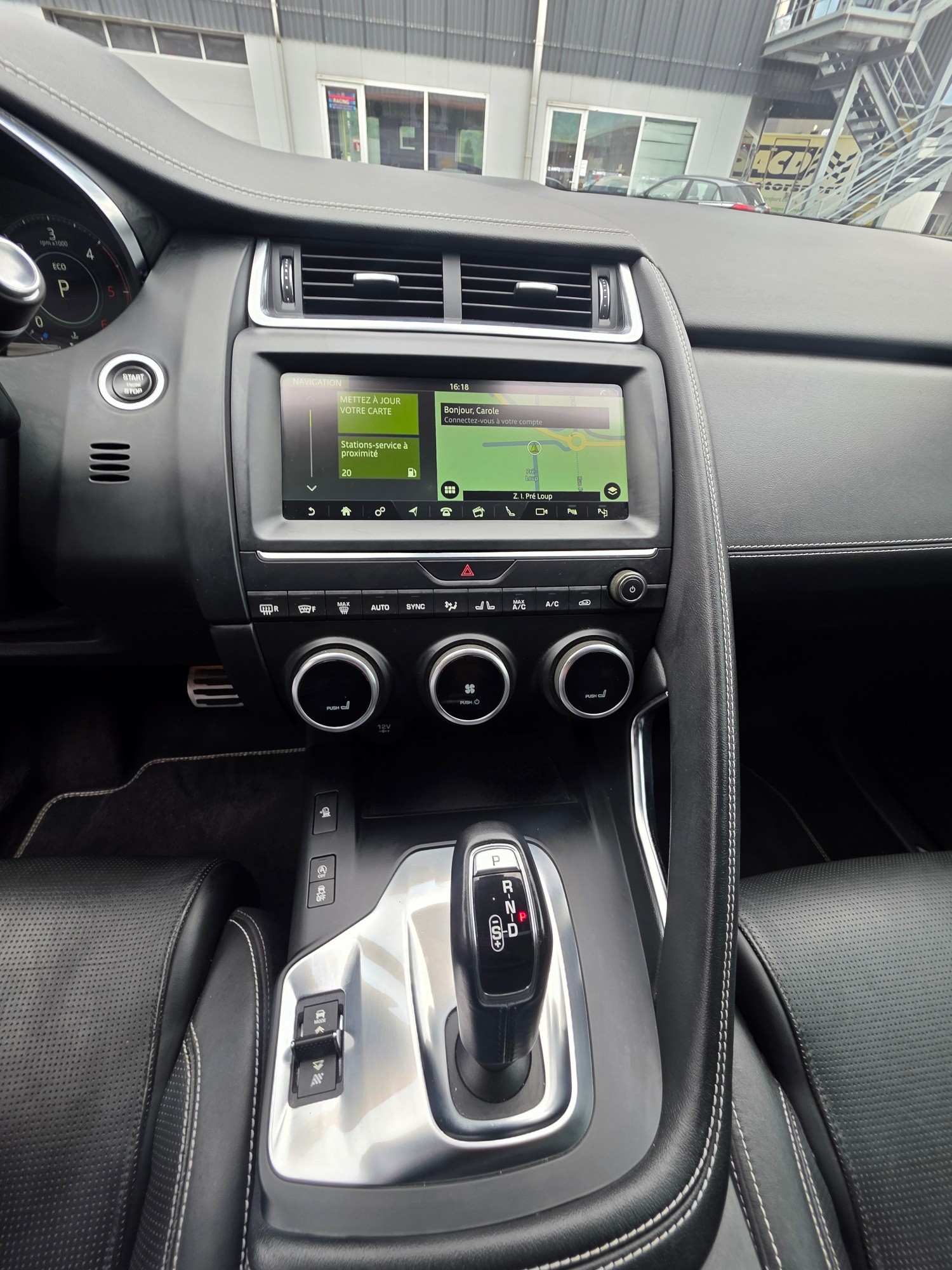 JAGUAR E-Pace 2.0d D240 R-Dynamic HSE AWD Automatik-image-10