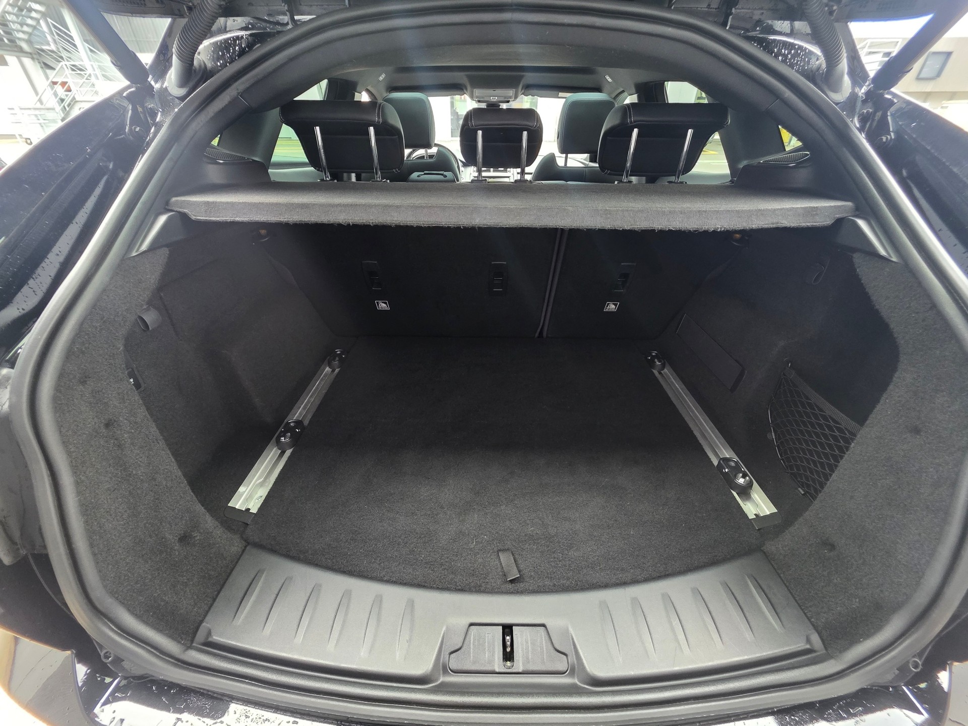 JAGUAR E-Pace 2.0d D240 R-Dynamic HSE AWD Automatik-image-14