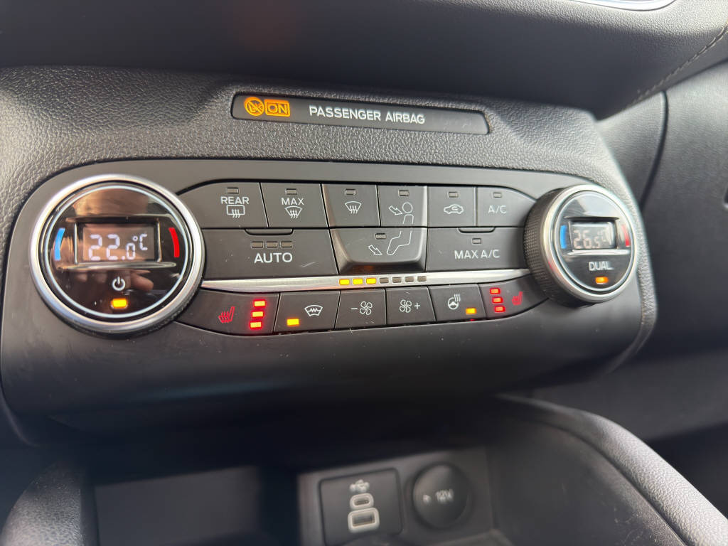 FORD Kuga 2.5 Plug-in Hybrid Vignale-image-12