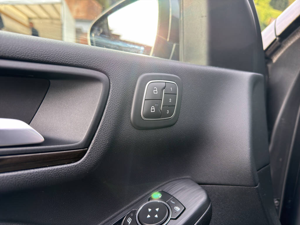 FORD Kuga 2.5 Plug-in Hybrid Vignale-image-17