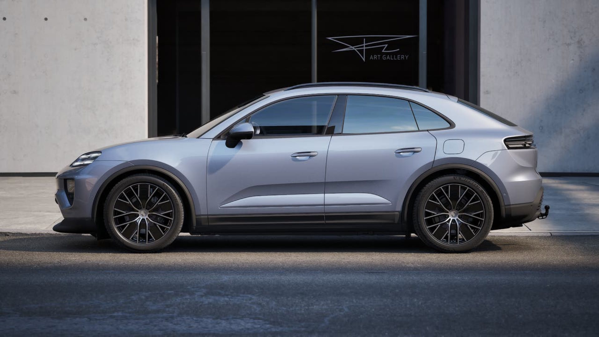 PORSCHE Macan 4-image-1