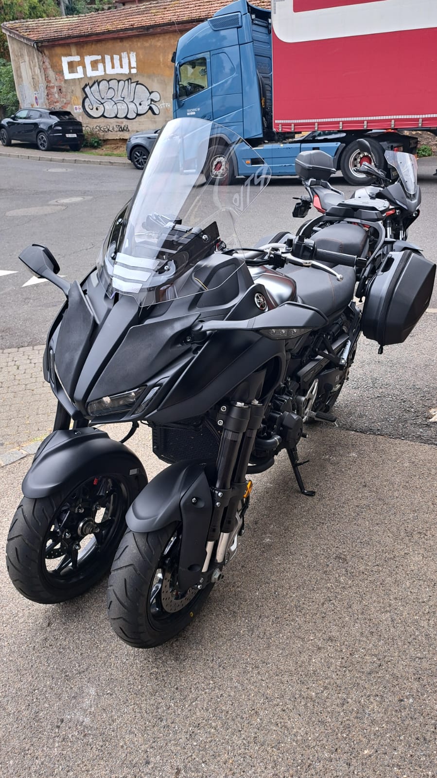 YAMAHA Niken GT-showroom-element-1