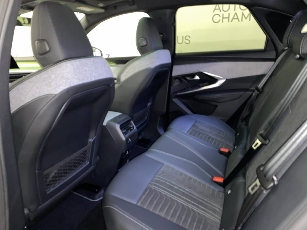 PEUGEOT 3008 1.2 Hybrid GT Exclusive-image-16
