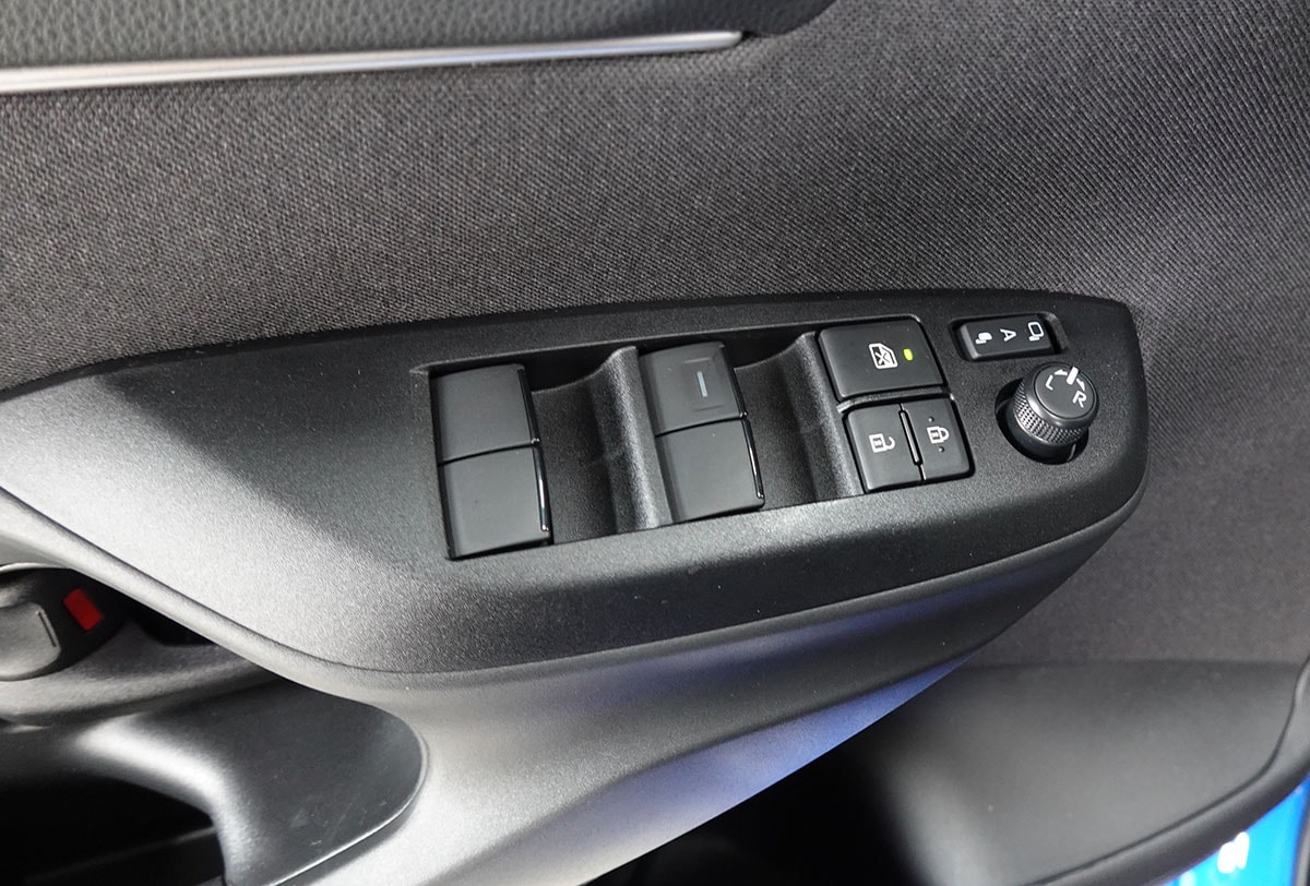 TOYOTA Yaris 1.5 Premium e-CVT, Bitone-image-12