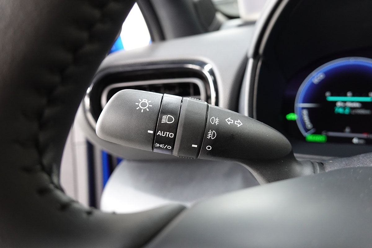 TOYOTA Yaris 1.5 Premium e-CVT, Bitone-image-14