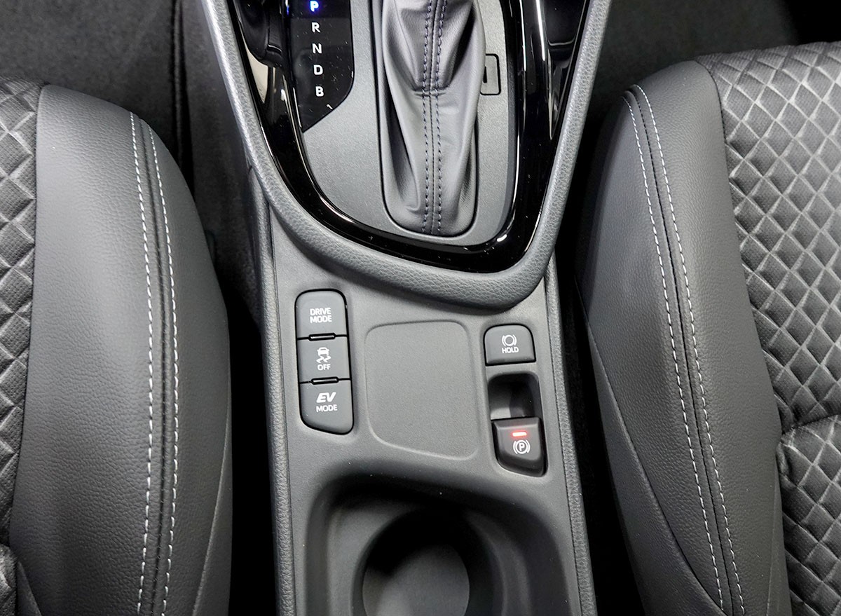 TOYOTA Yaris 1.5 Premium e-CVT, Bitone-image-18