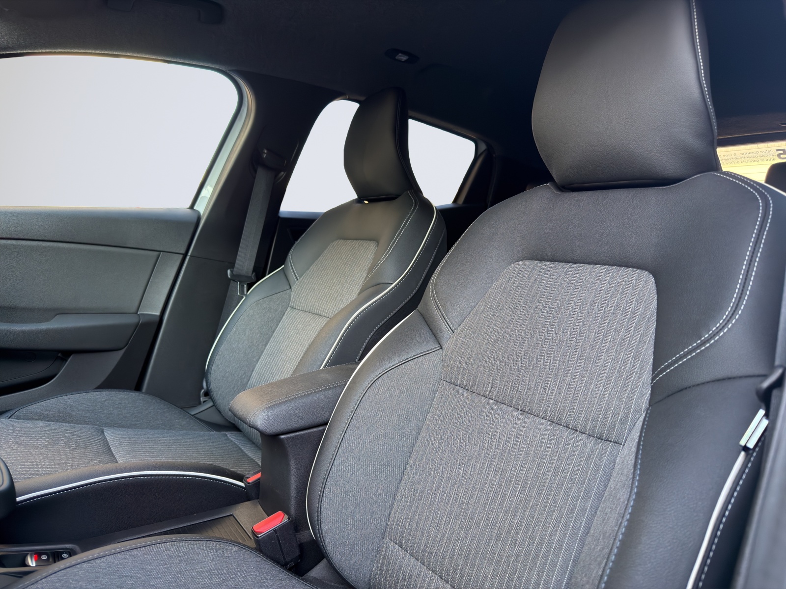 MITSUBISHI Colt 1.6 HEV Instyle-image-9