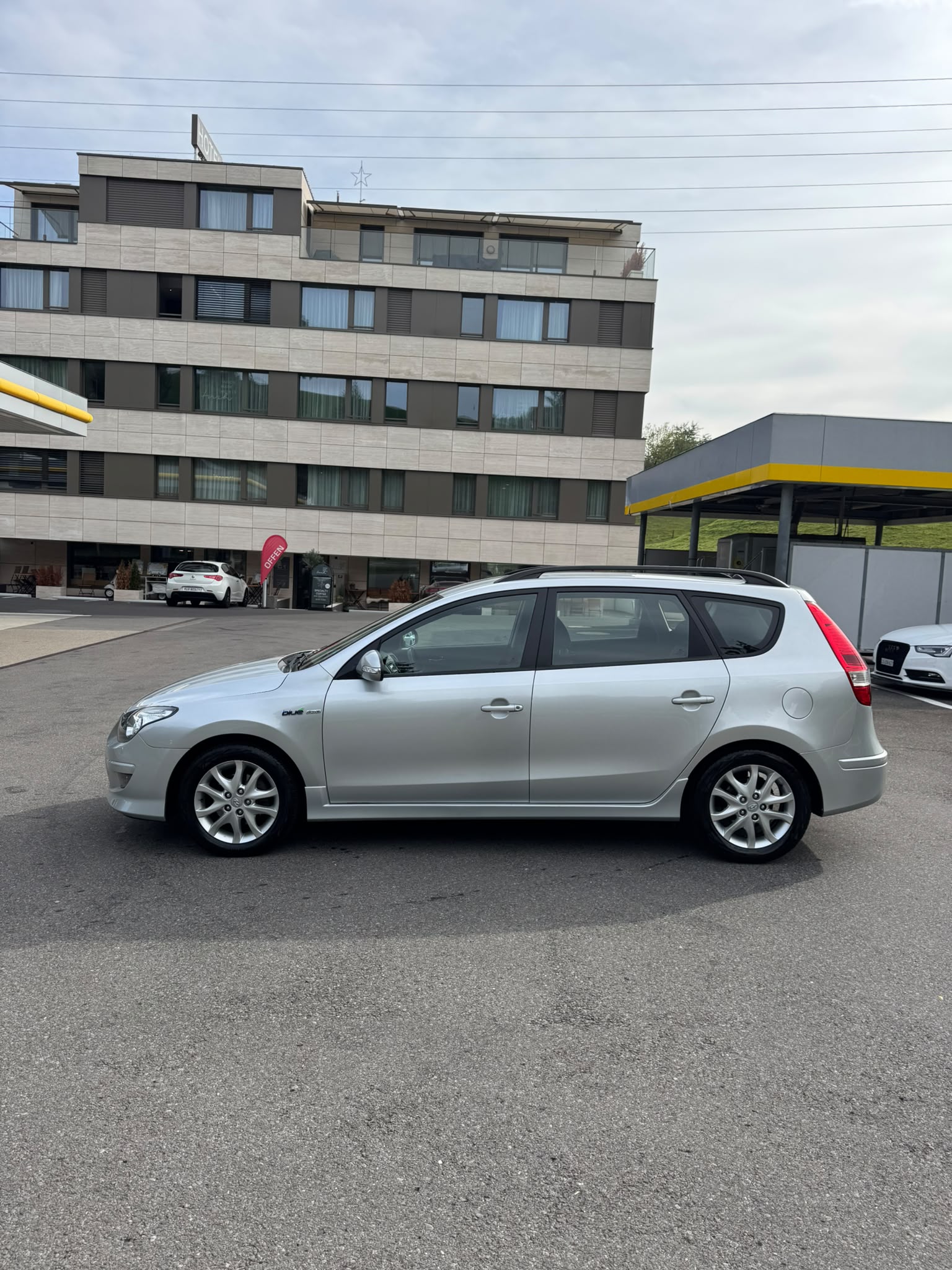 HYUNDAI i30 Wagon 1.6 CRDi Style-image-3