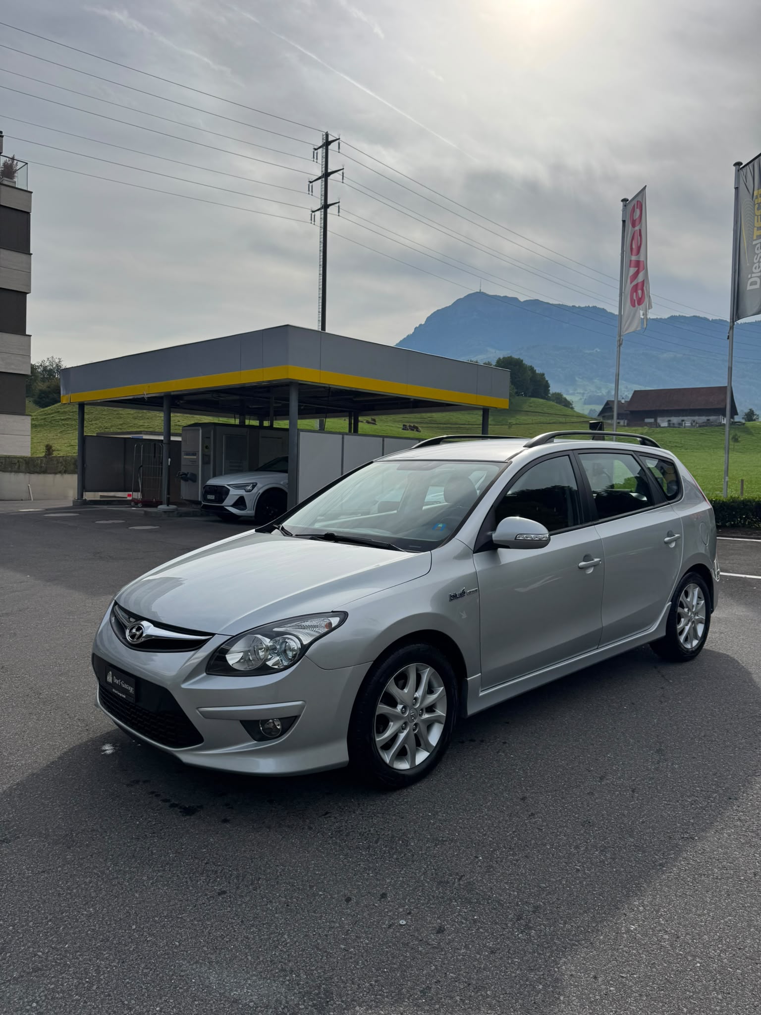 HYUNDAI i30 Wagon 1.6 CRDi Style-image-2