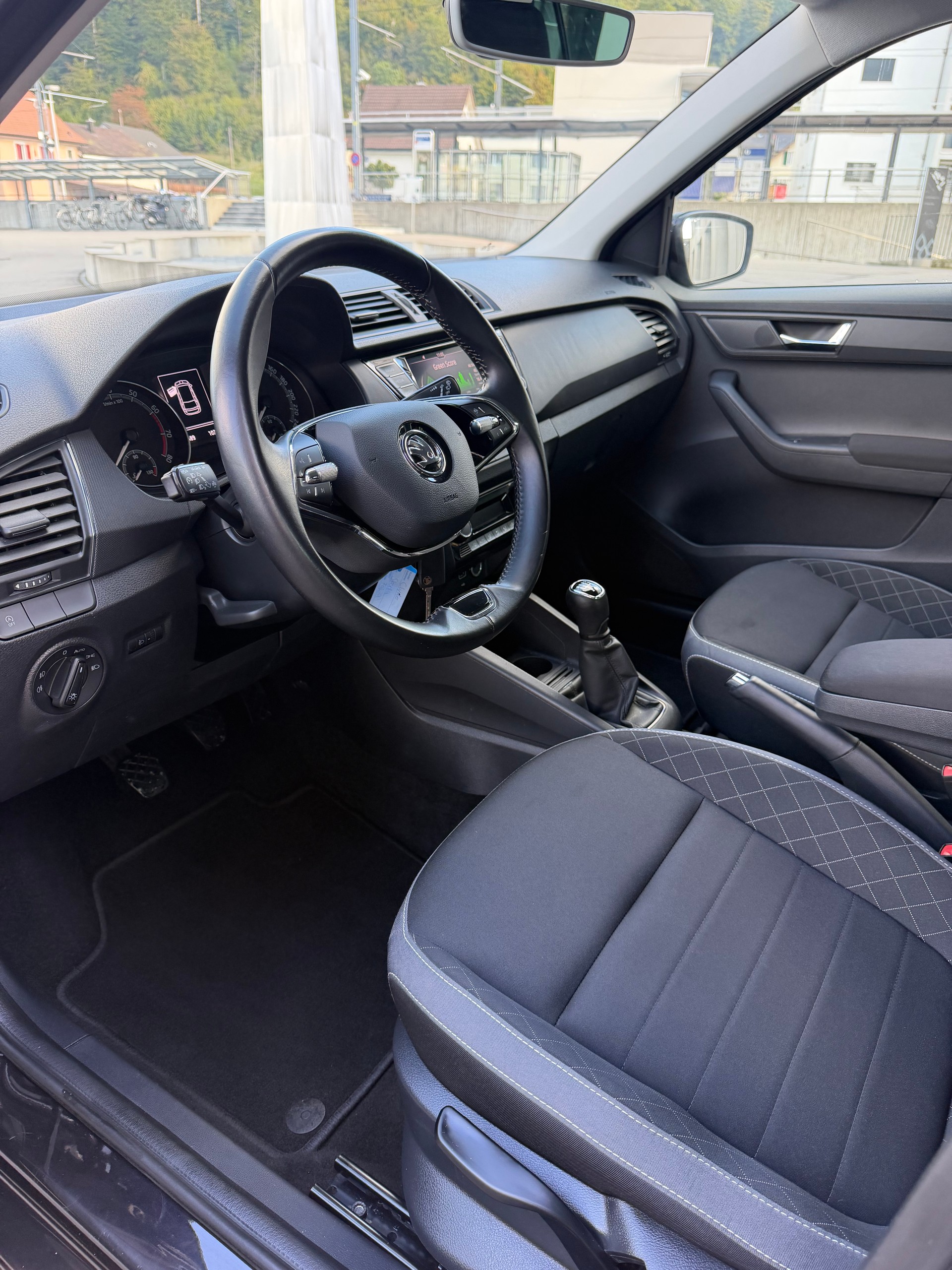 SKODA Fabia Combi 1.0 TSI Ambition-image-11