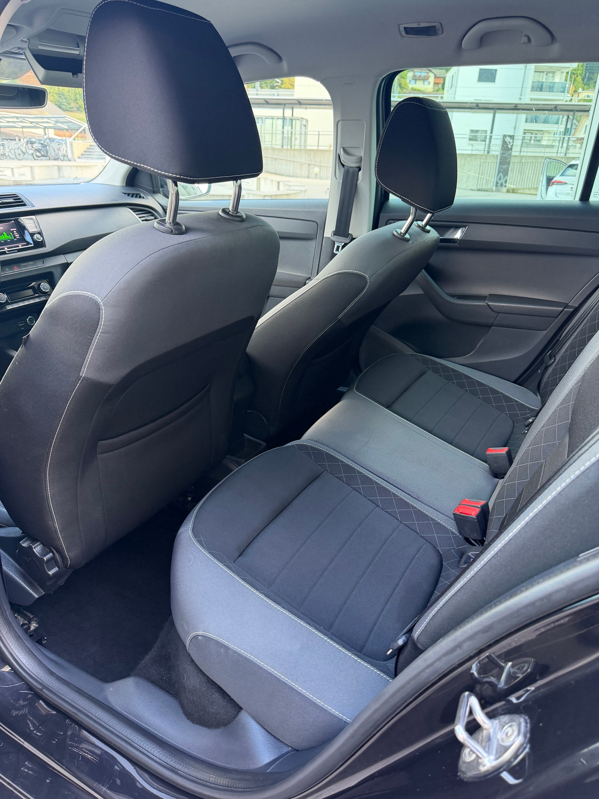 SKODA Fabia Combi 1.0 TSI Ambition-image-12