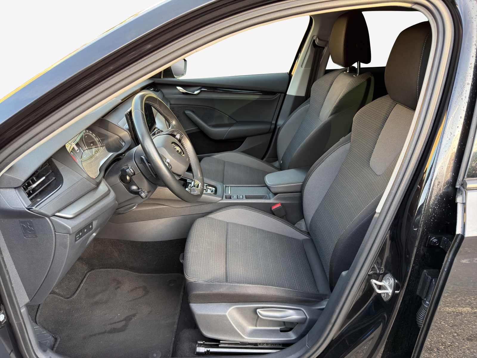 SKODA Octavia Combi 2.0 TSI Ambition DSG 4x4-image-7