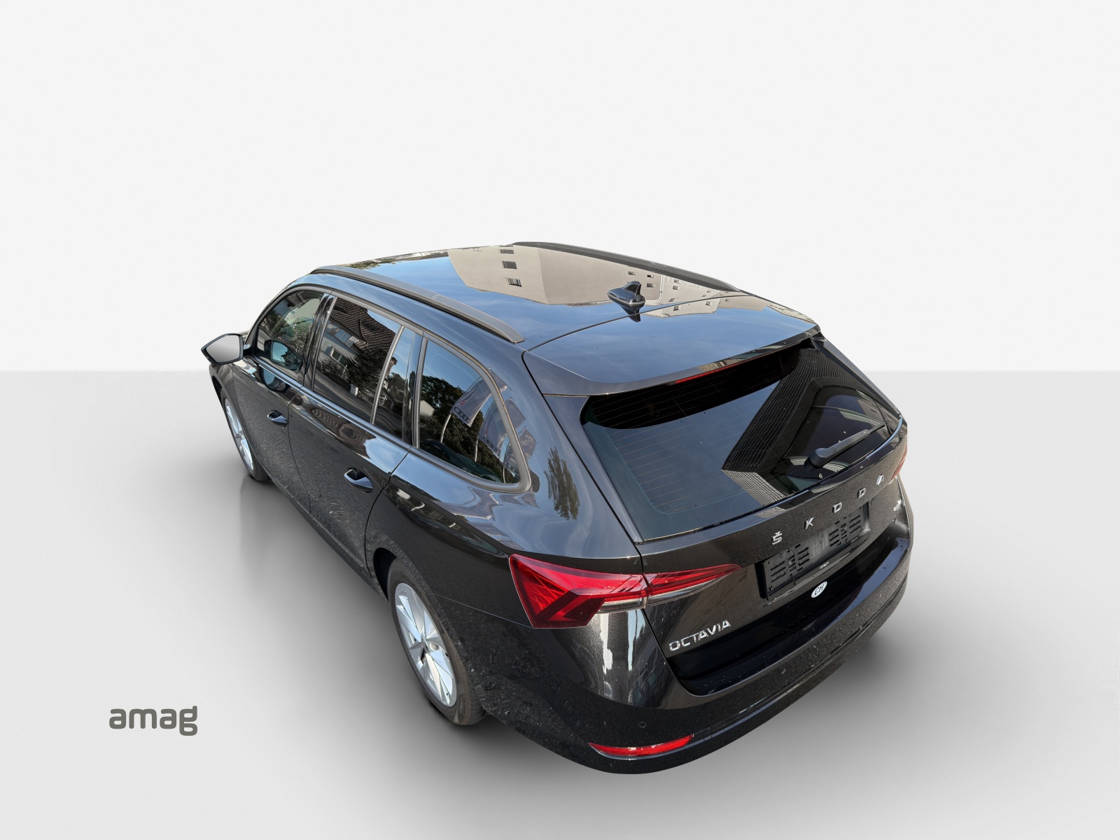 SKODA Octavia Combi 2.0 TSI Ambition DSG 4x4-image-14