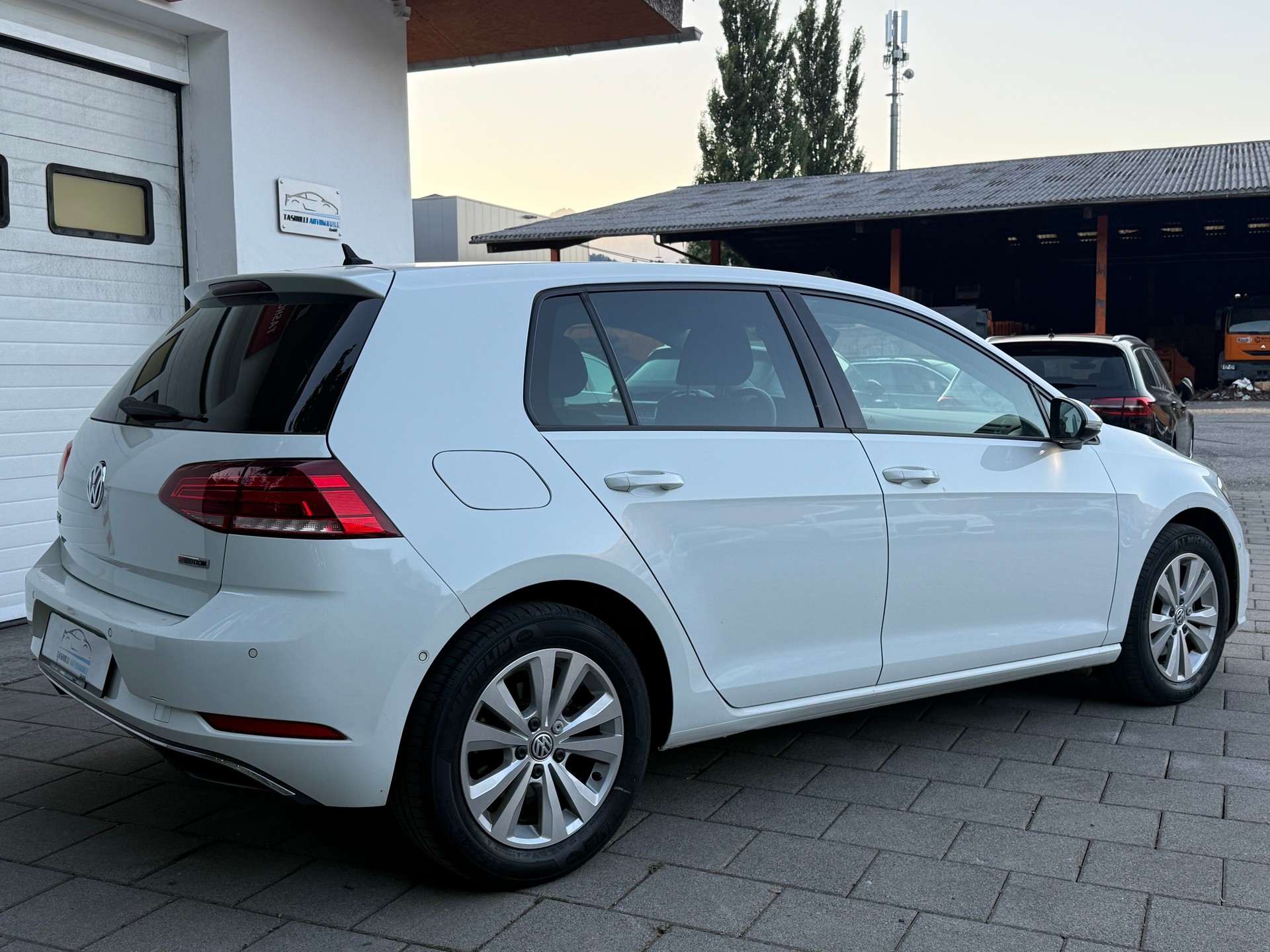 VW Golf 2.0 TDI Highline 4Motion-image-7