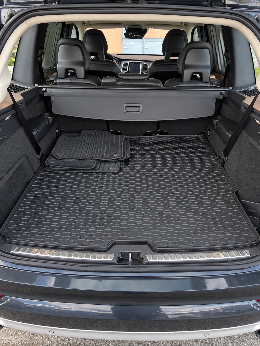 VOLVO XC90 D5 AWD Momentum Geartronic 7 Places-image-11
