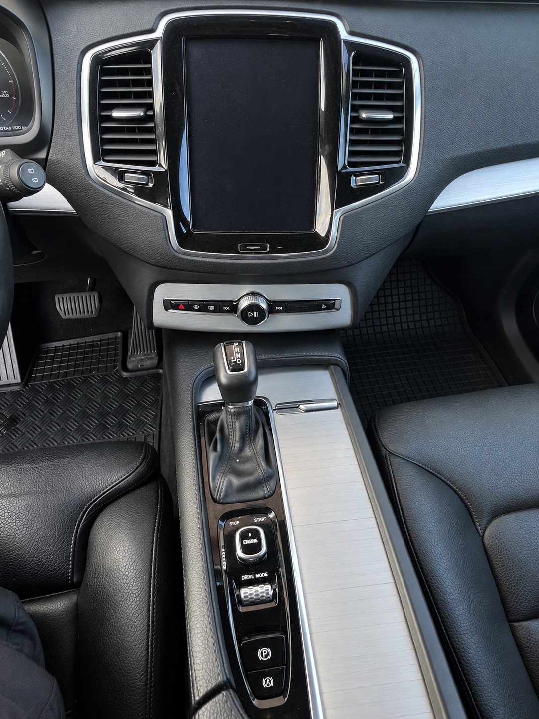 VOLVO XC90 D5 AWD Momentum Geartronic 7 Places-image-8