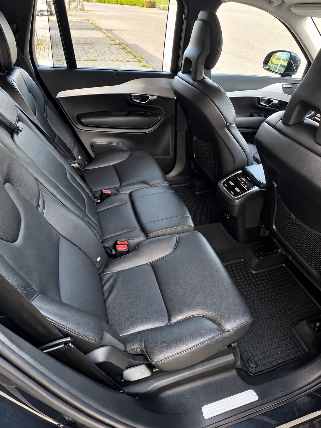 VOLVO XC90 D5 AWD Momentum Geartronic 7 Places-image-7