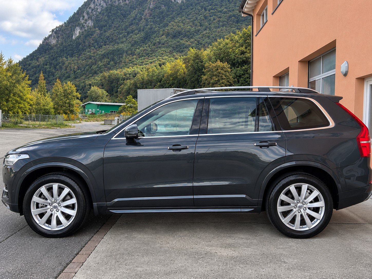 VOLVO XC90 D5 AWD Momentum Geartronic 7 Places-image-2