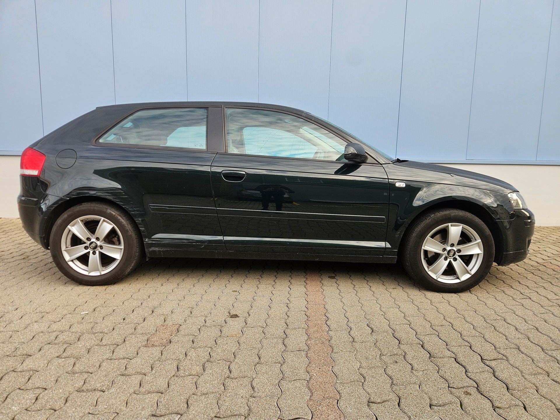 AUDI A3 1.6 FSI Ambition-image-1
