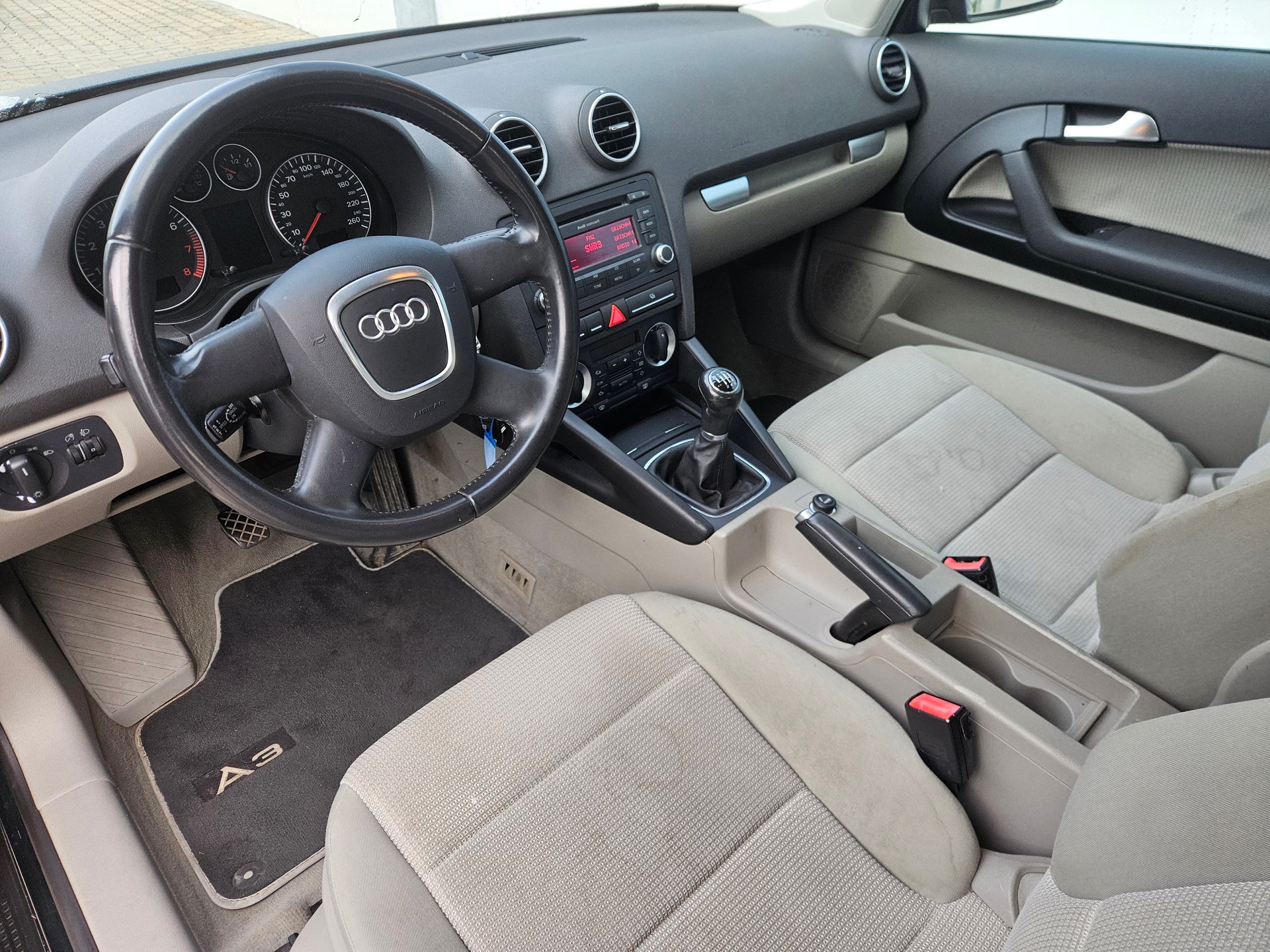 AUDI A3 1.6 FSI Ambition-image-3