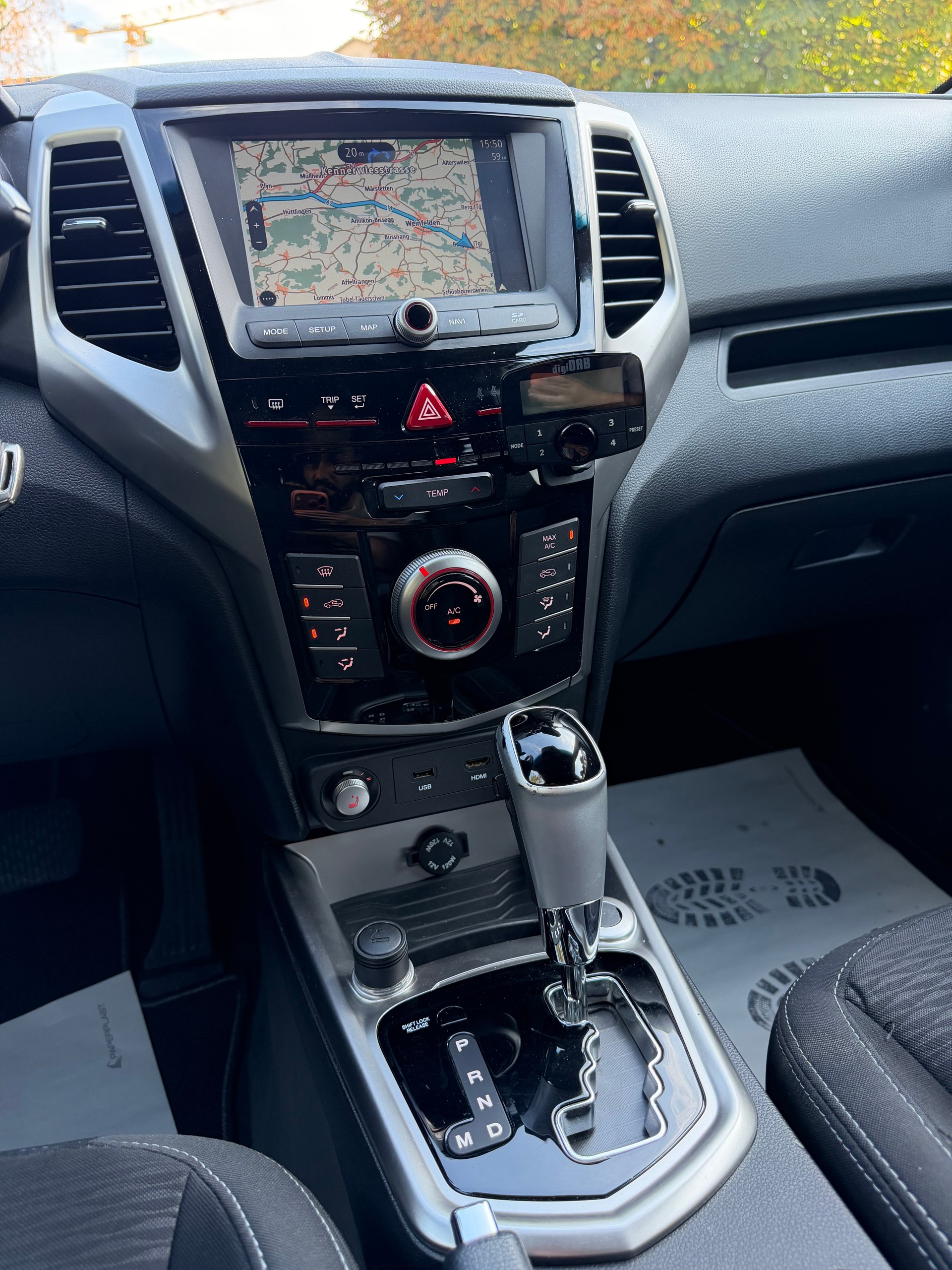KGM-SsangYong Tivoli 1.6 eXDi Quartz 4WD Automatic-image-9