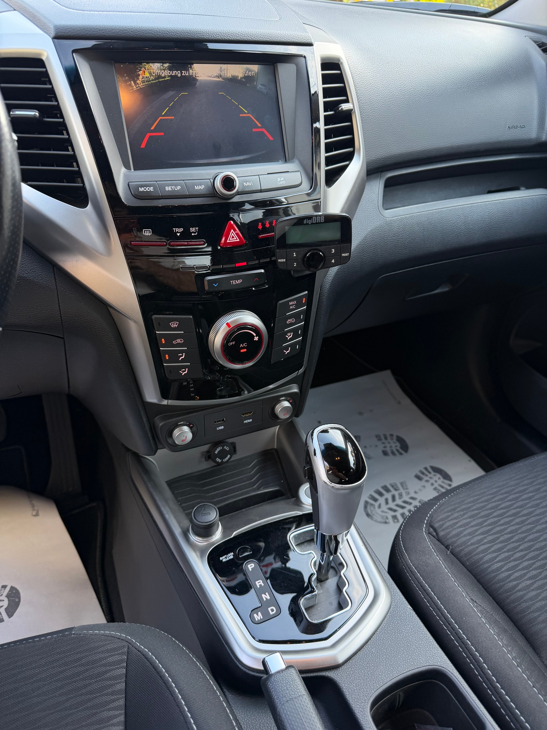 KGM-SsangYong Tivoli 1.6 eXDi Quartz 4WD Automatic-image-10