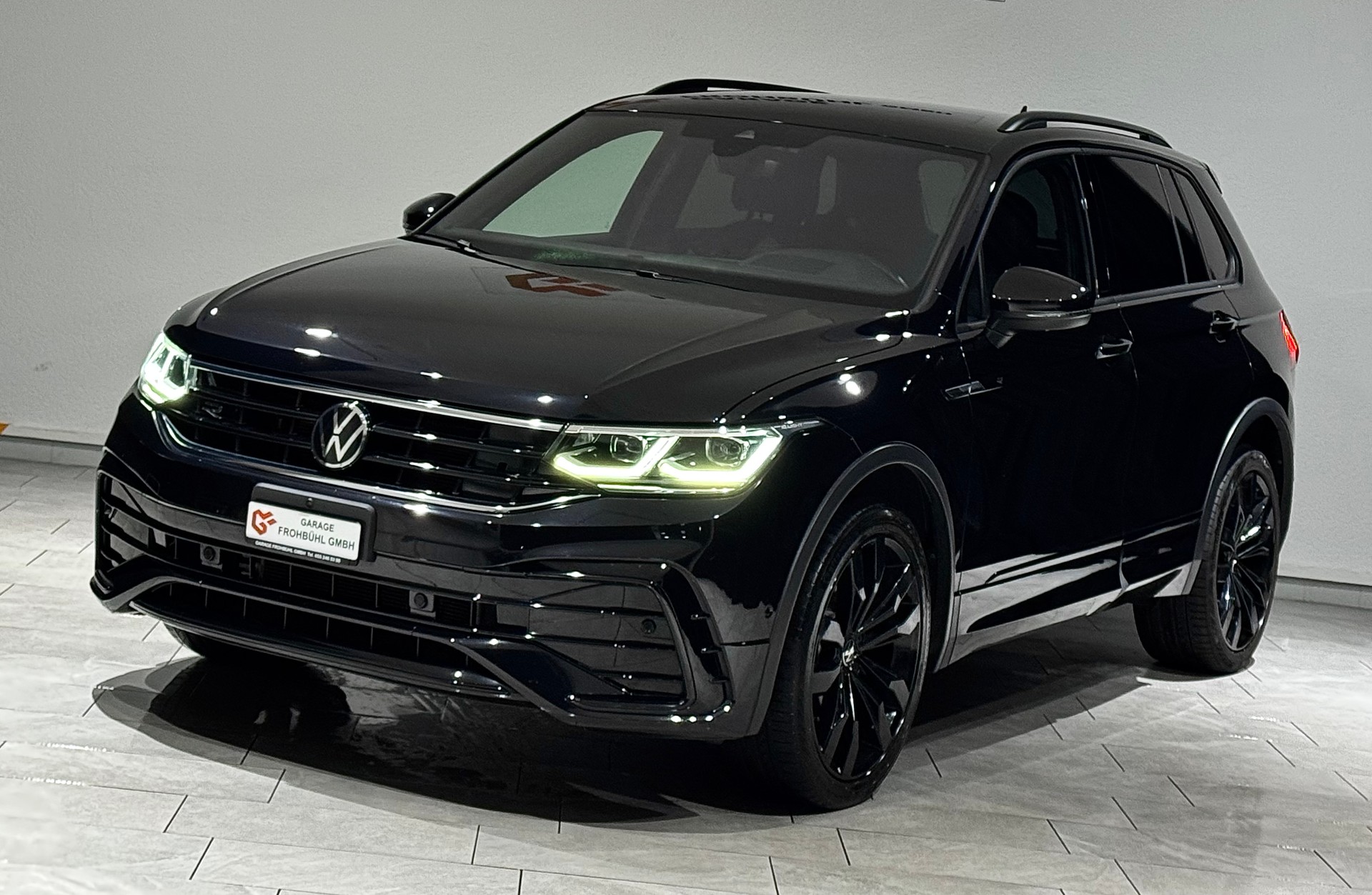 VW Tiguan 2.0TSI R-Line 4Motion DSG | Black Edition | AHK |-image-0
