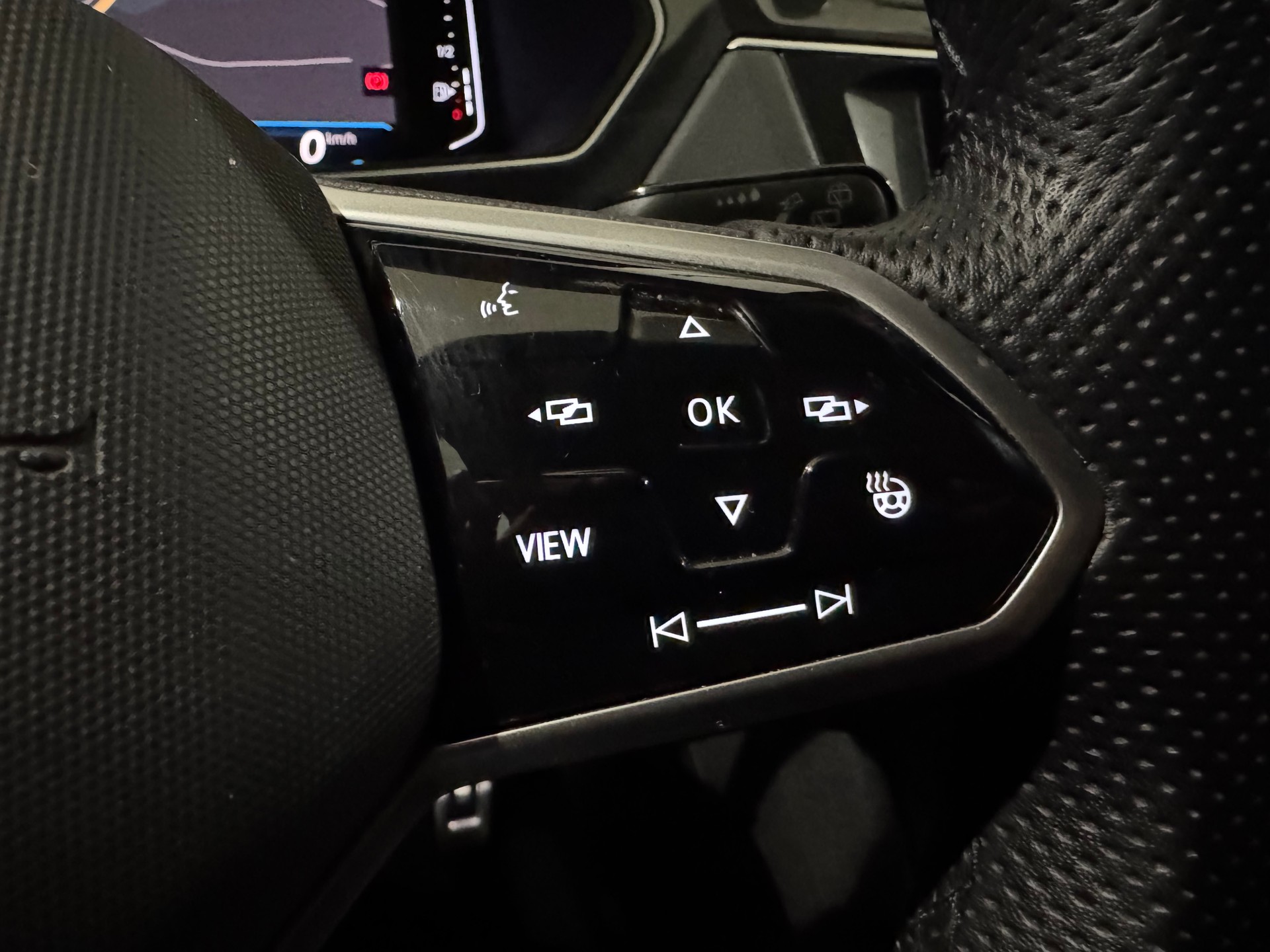 VW Tiguan 2.0TSI R-Line 4Motion DSG | Black Edition | AHK |-image-27