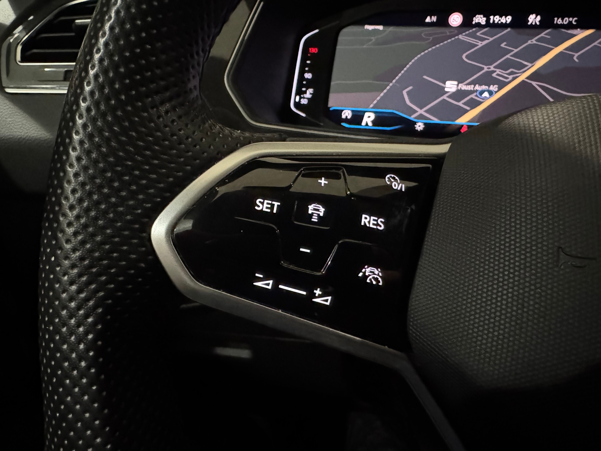 VW Tiguan 2.0TSI R-Line 4Motion DSG | Black Edition | AHK |-image-28