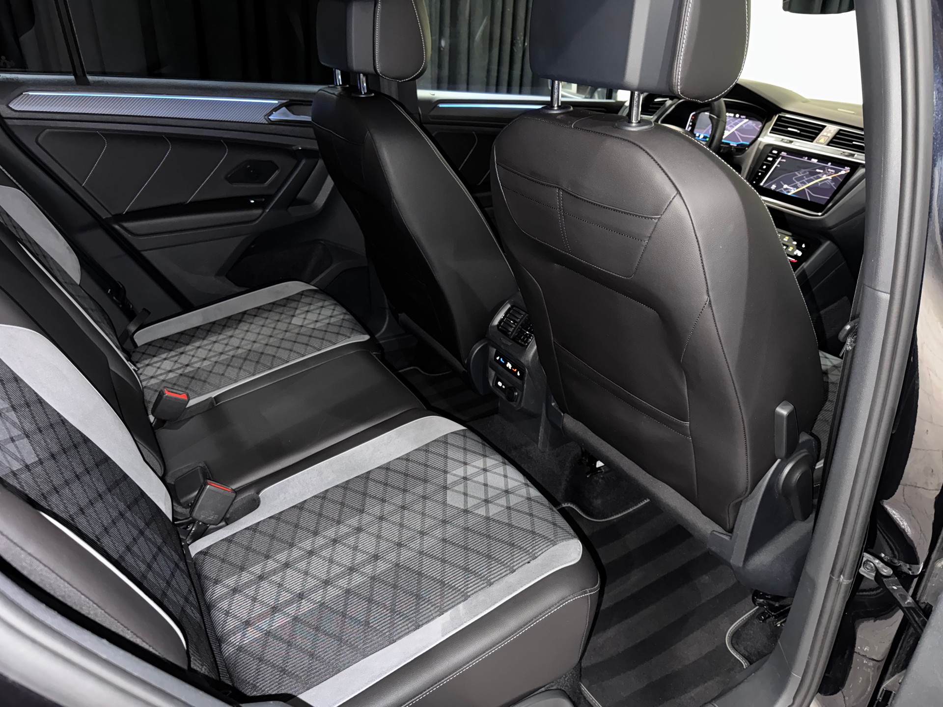 VW Tiguan 2.0TSI R-Line 4Motion DSG | Black Edition | AHK |-image-19
