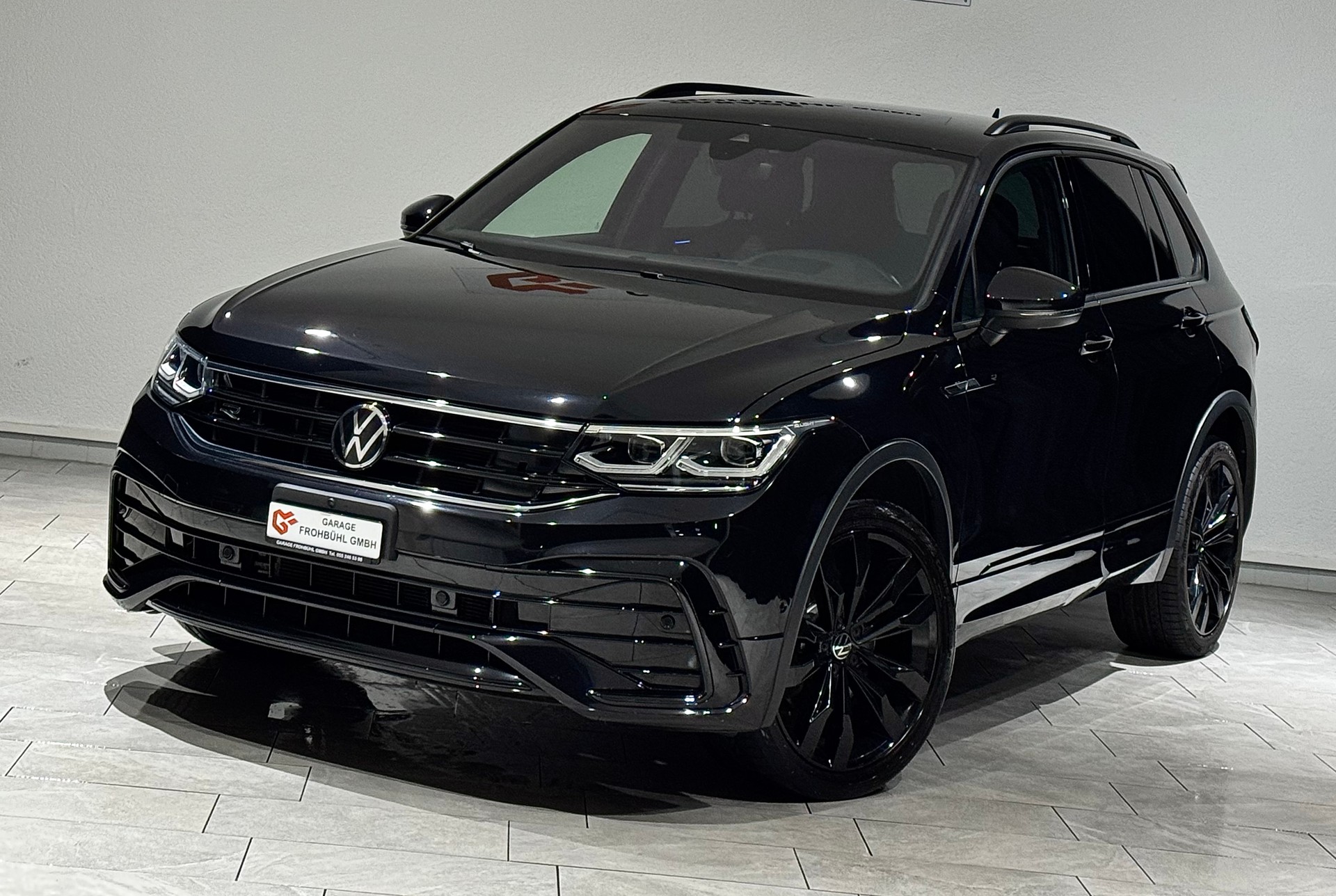 VW Tiguan 2.0TSI R-Line 4Motion DSG | Black Edition | AHK |-image-3