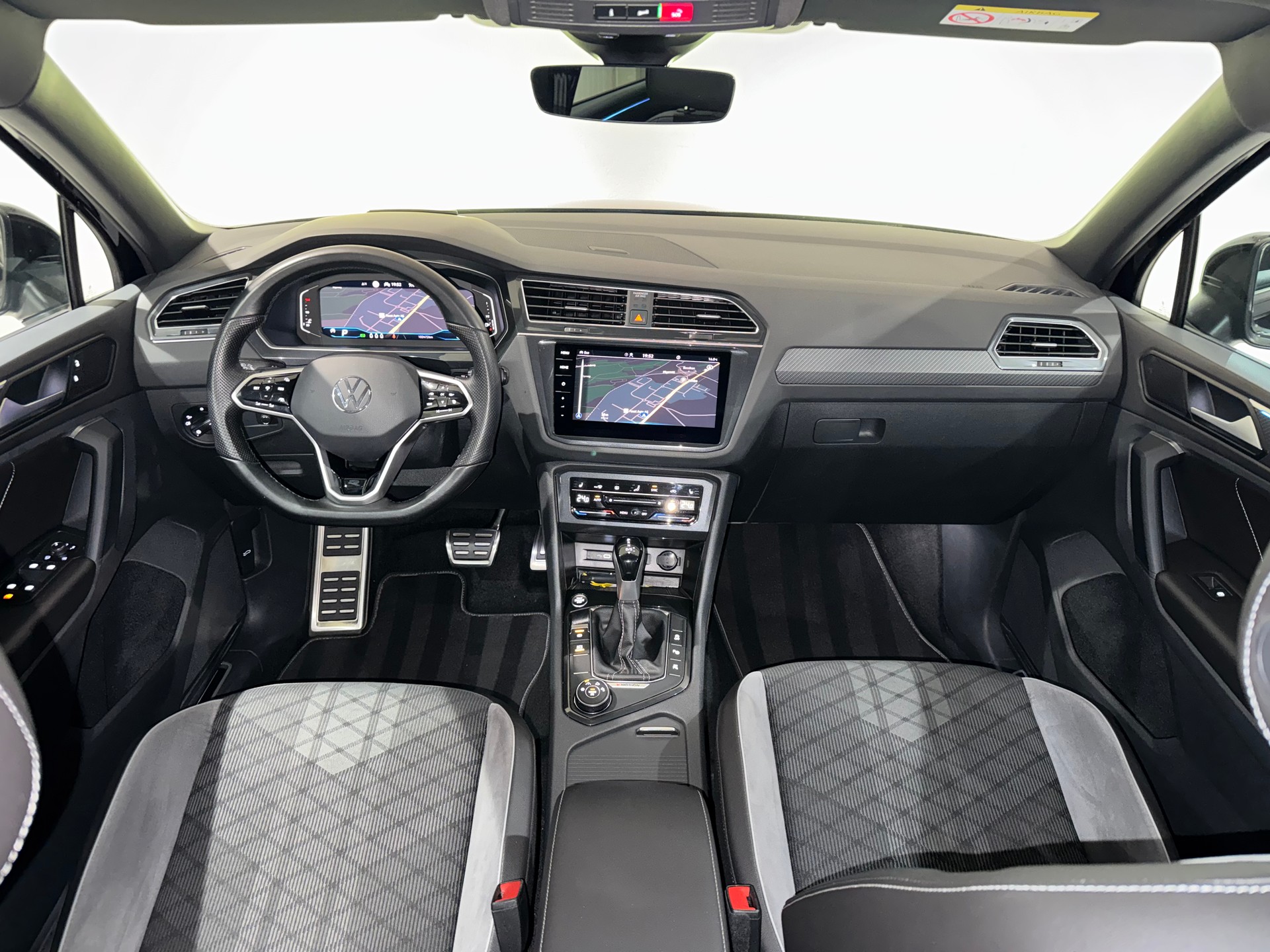 VW Tiguan 2.0TSI R-Line 4Motion DSG | Black Edition | AHK |-image-18