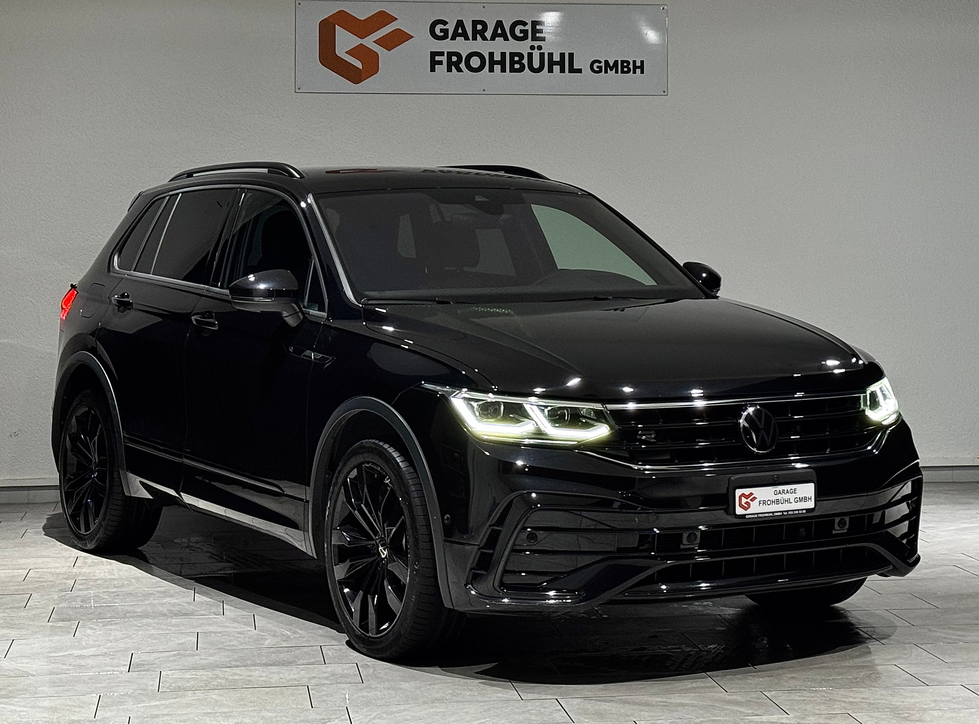 VW Tiguan 2.0TSI R-Line 4Motion DSG | Black Edition | AHK |-image-2