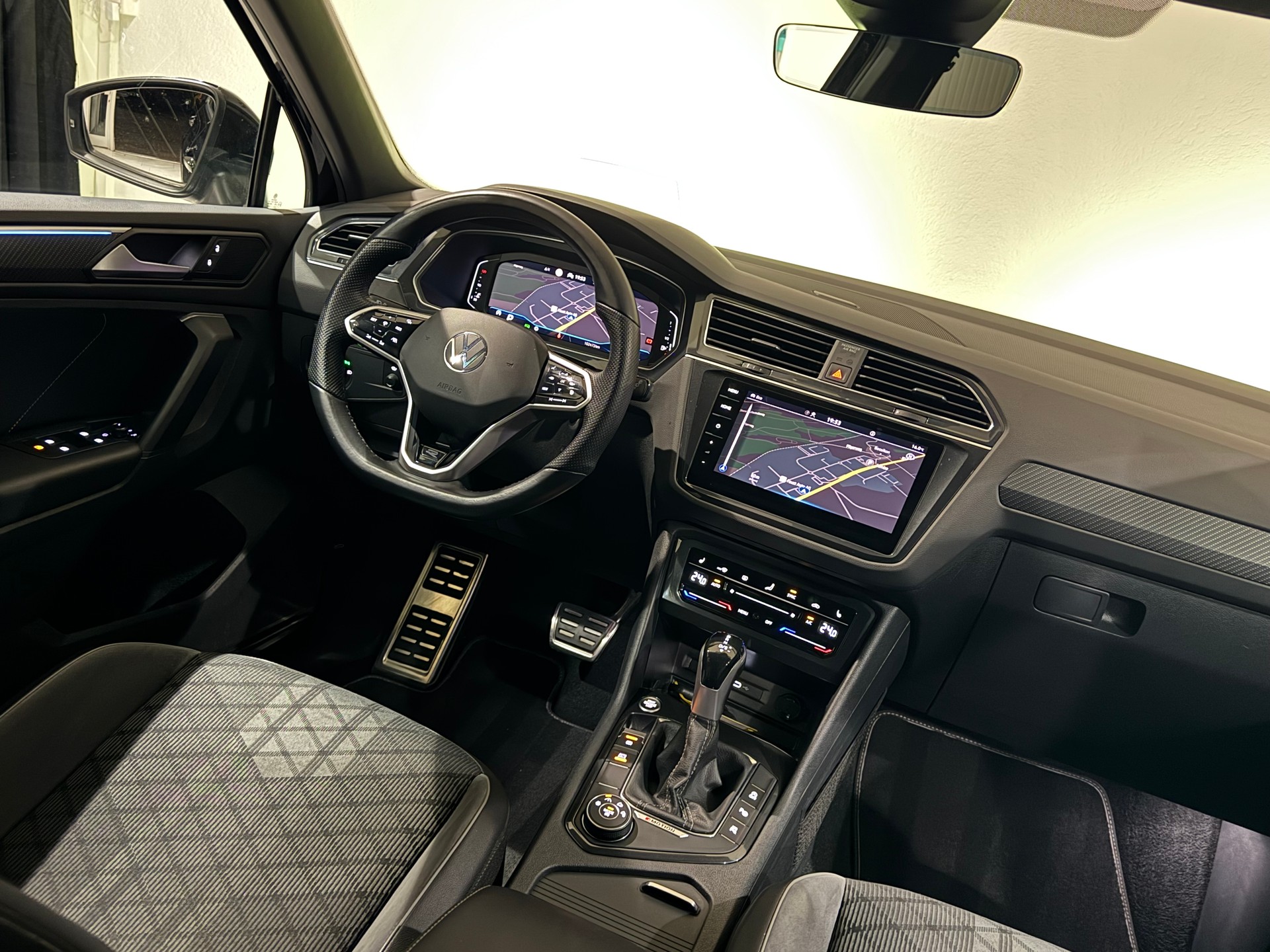VW Tiguan 2.0TSI R-Line 4Motion DSG | Black Edition | AHK |-image-20