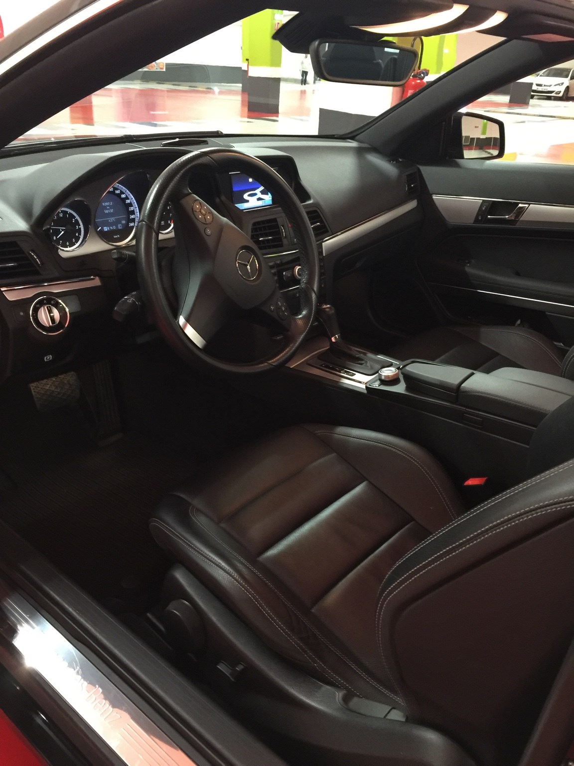MERCEDES-BENZ E 200 CGI BlueEfficiency Automatic-image-7
