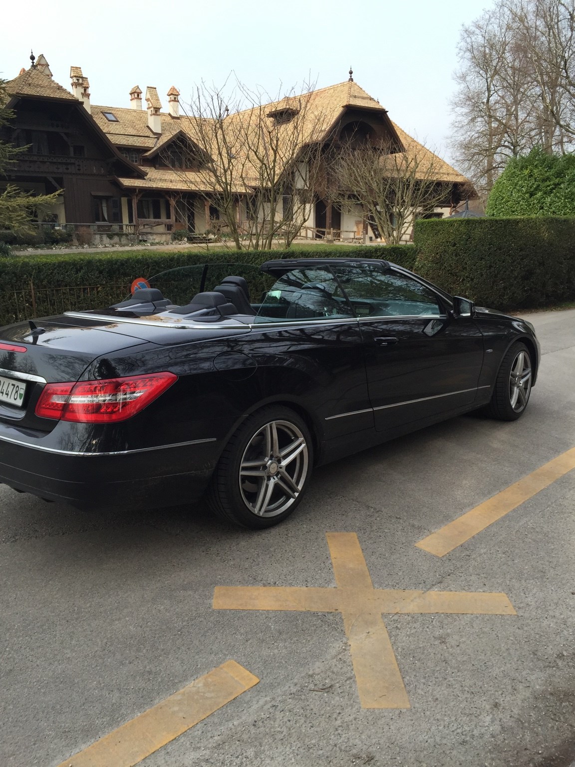 MERCEDES-BENZ E 200 CGI BlueEfficiency Automatic-image-1