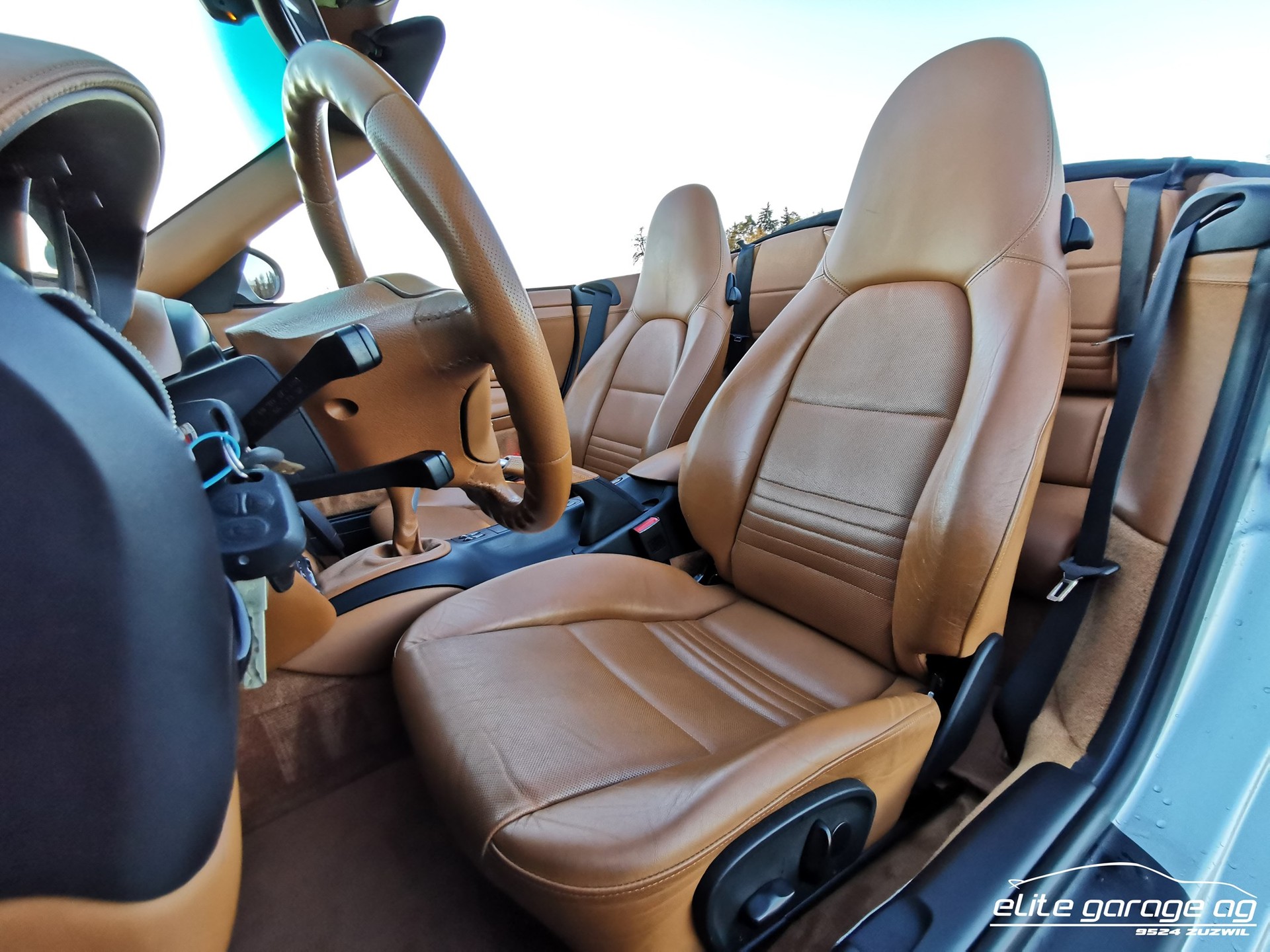 PORSCHE 911 Turbo S Cabrio-image-10